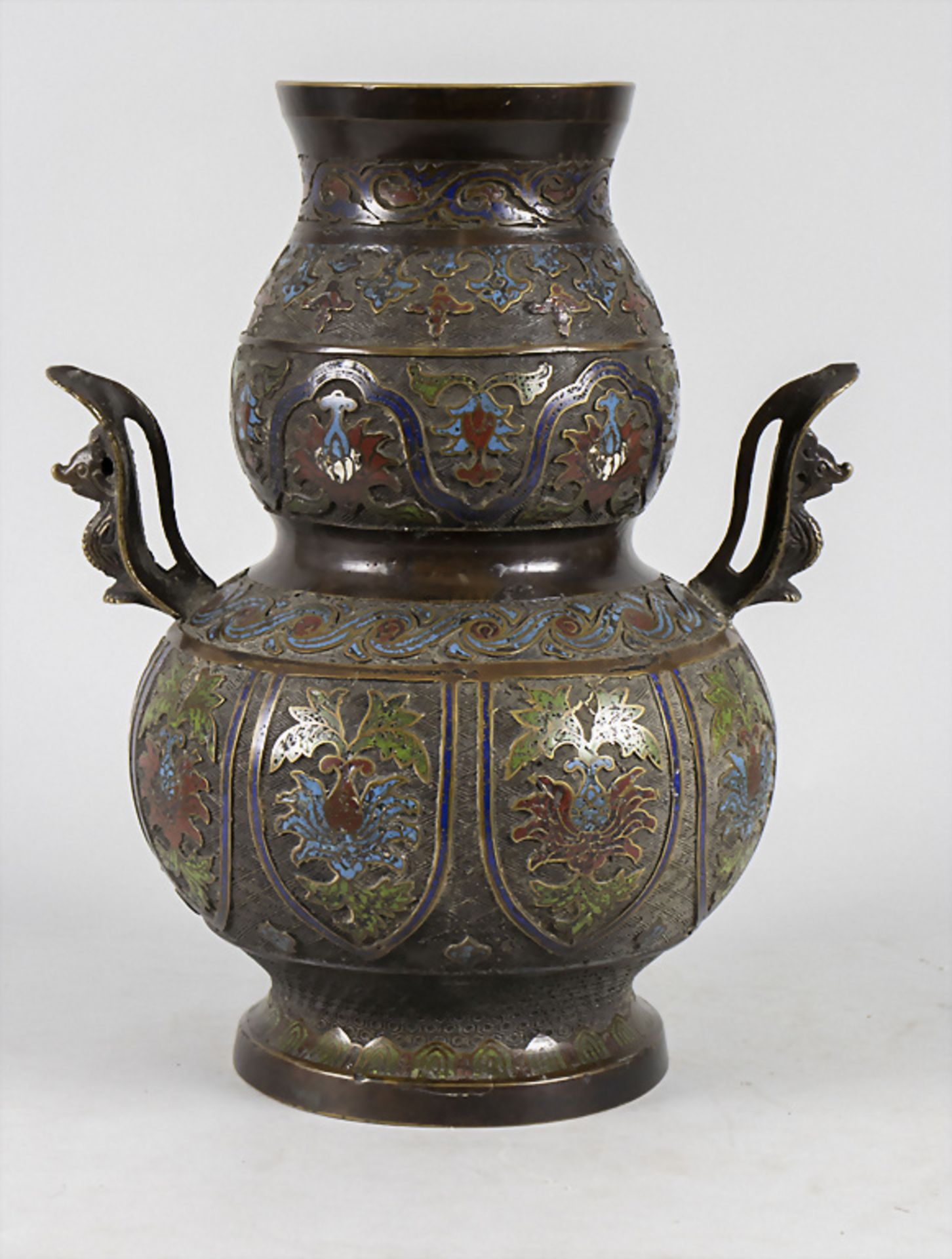 Bronzevase mit Champlevé Emaille / A bronze vase with Champlevé enamel , China, 19. Jh. - Bild 3 aus 8
