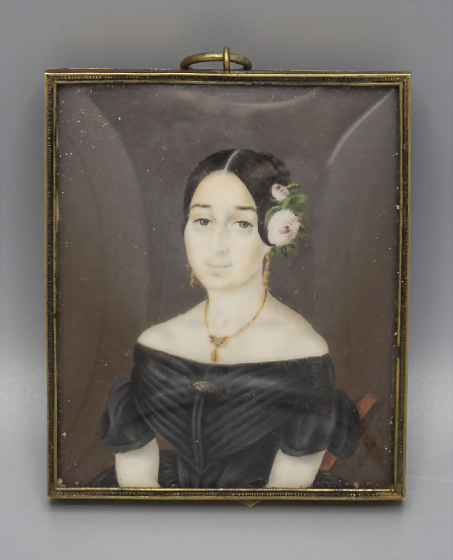 Miniatur Porträt einer jungen Dame mit Blüten im Haar / A miniature portrait of a young lady ...