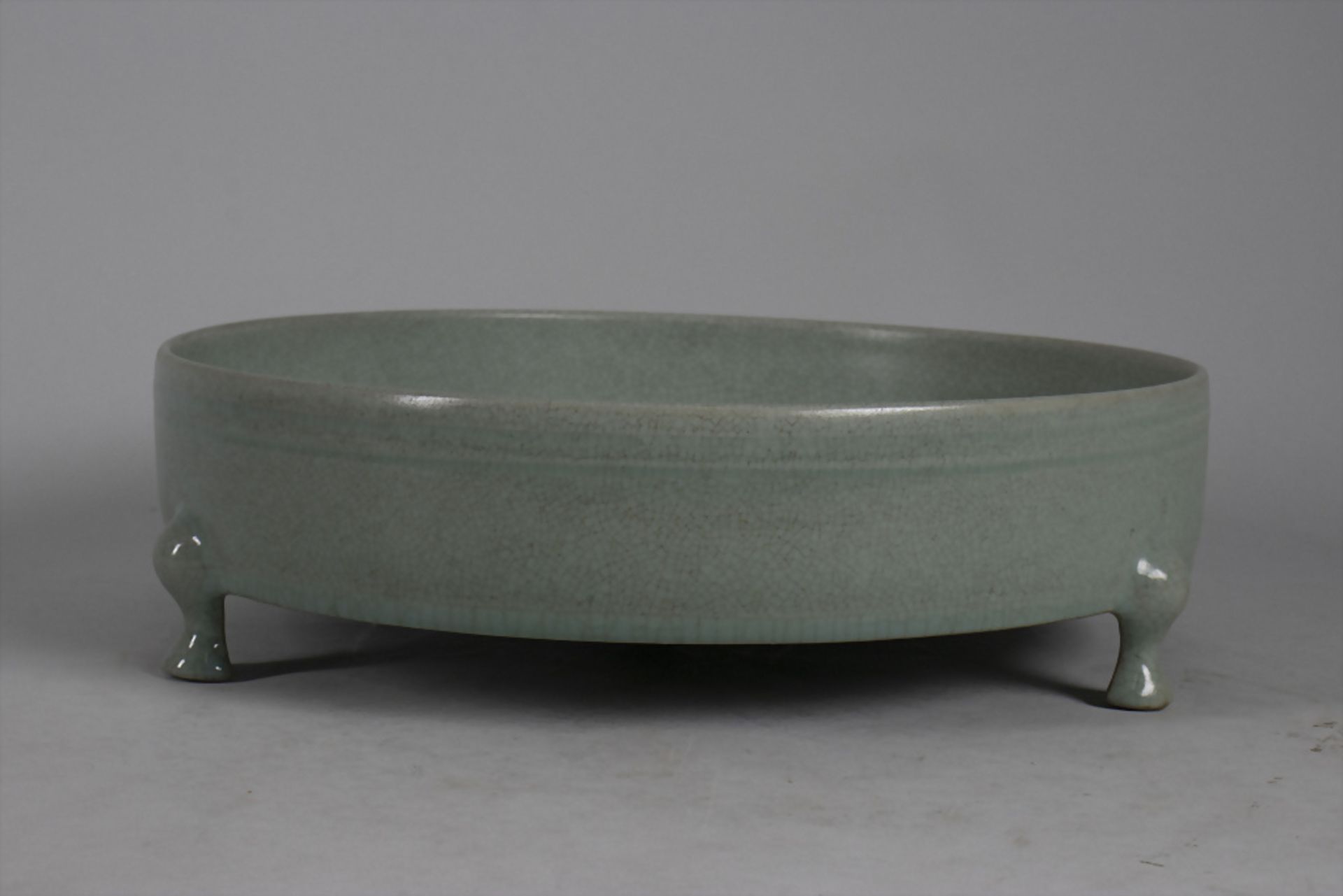 Große dreibeinige Schale / A large three-legged bowl, 18. Jh. - Image 2 of 8