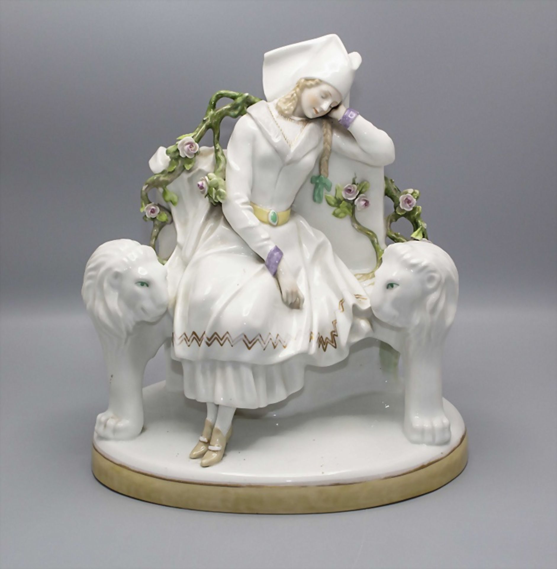 Jugendstil Figur einer schlummernden jungen Dame / An Art Nouveau figure of a dozing young ...