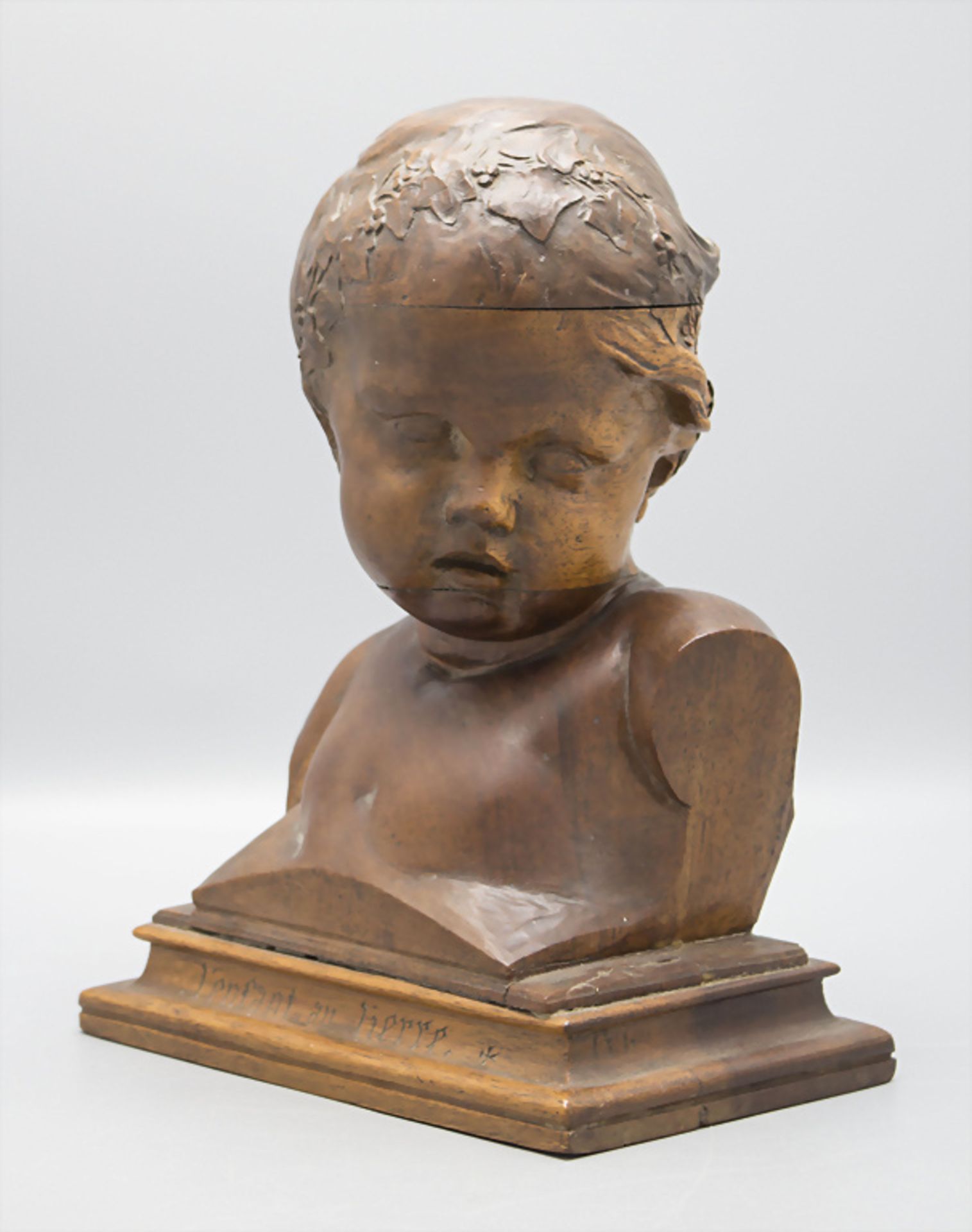 Büste eines Kindes / A wooden bust of a child,  Anfang 20. Jh. - Bild 2 aus 6