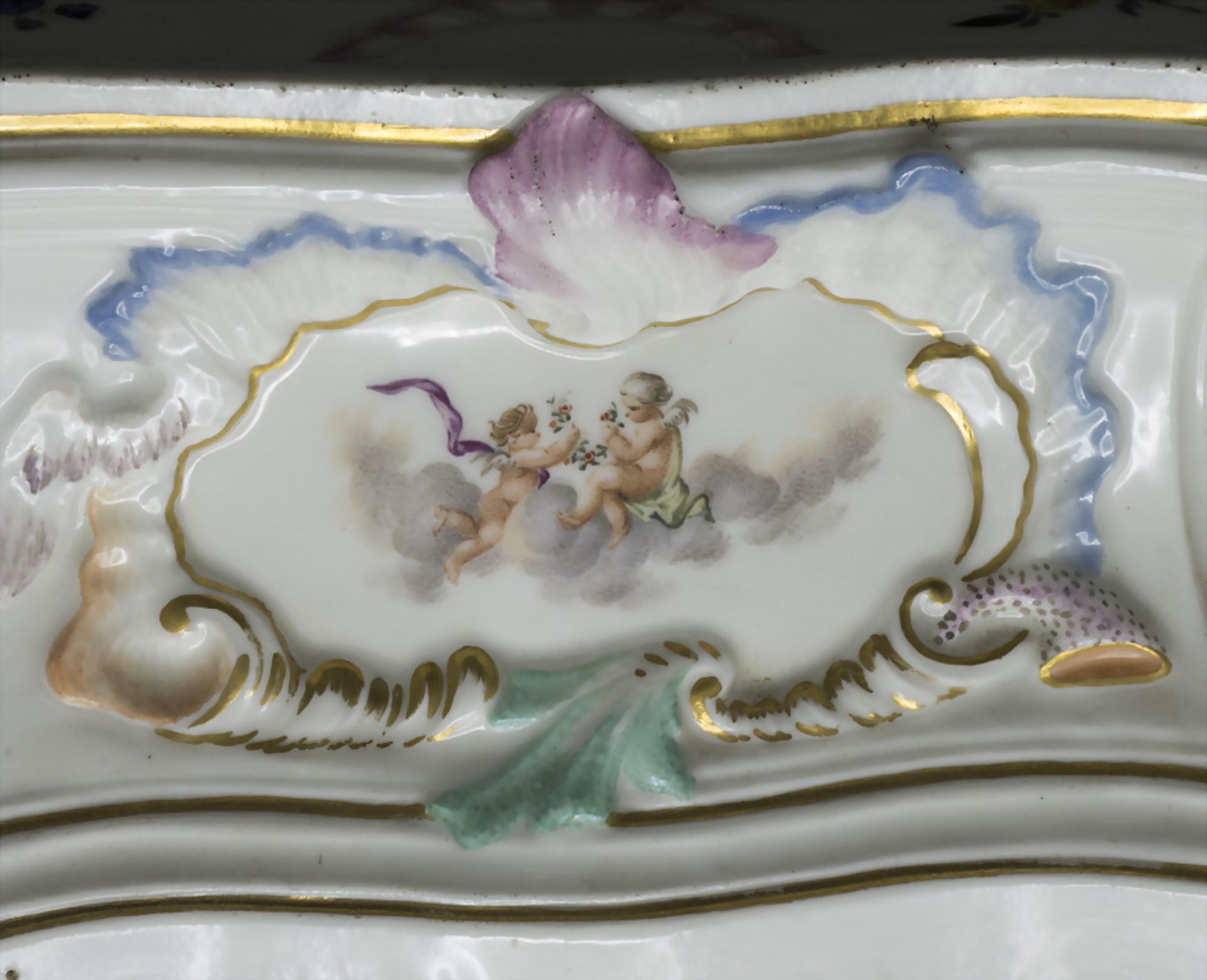 Postament mit Engeln / Sockel / A pedestral with angels, Meissen, um 1740 - Image 6 of 10