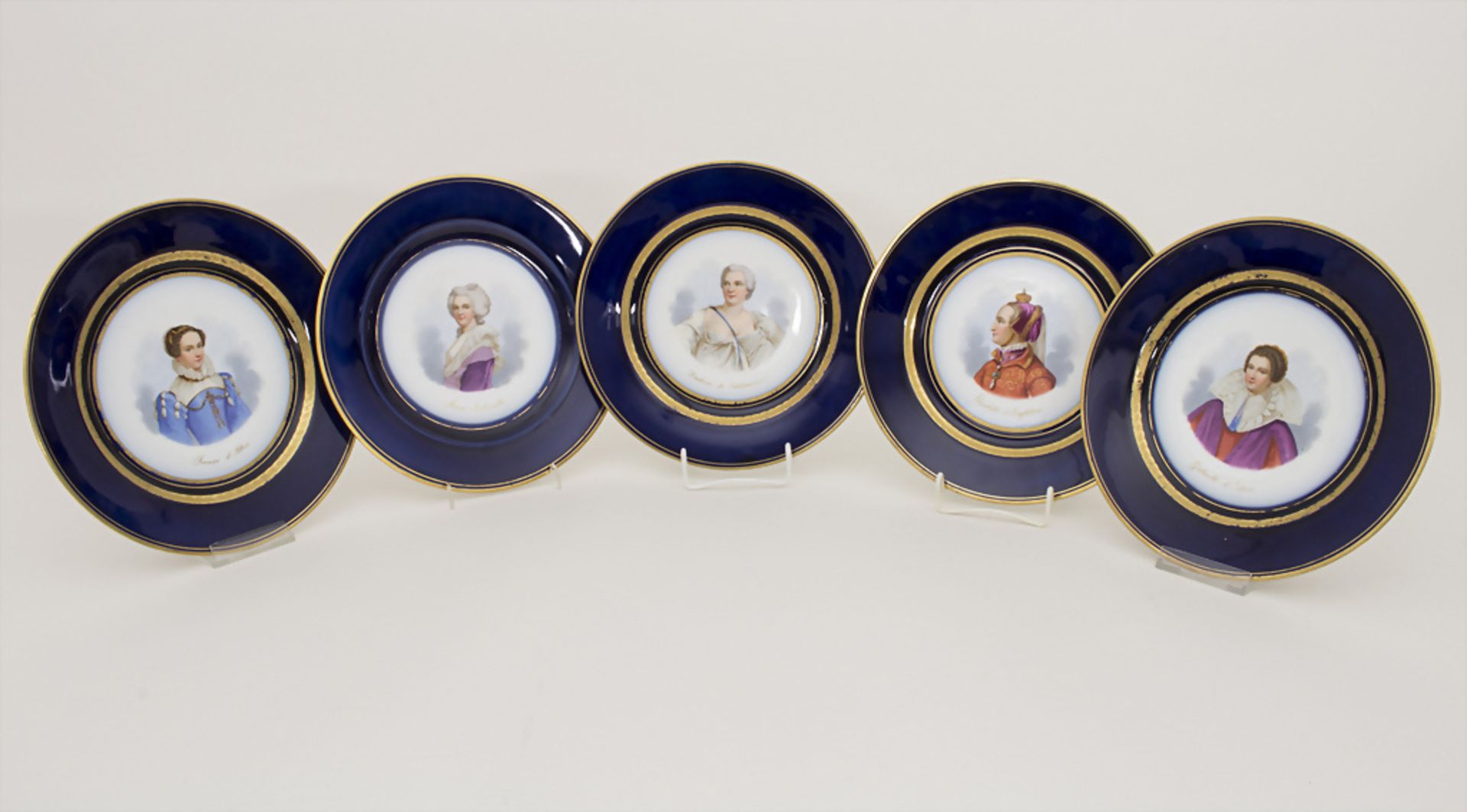 5 Teller mit Damenportraits / A set of 5 plates with ladies portaits, Sèvres, 1860-1861