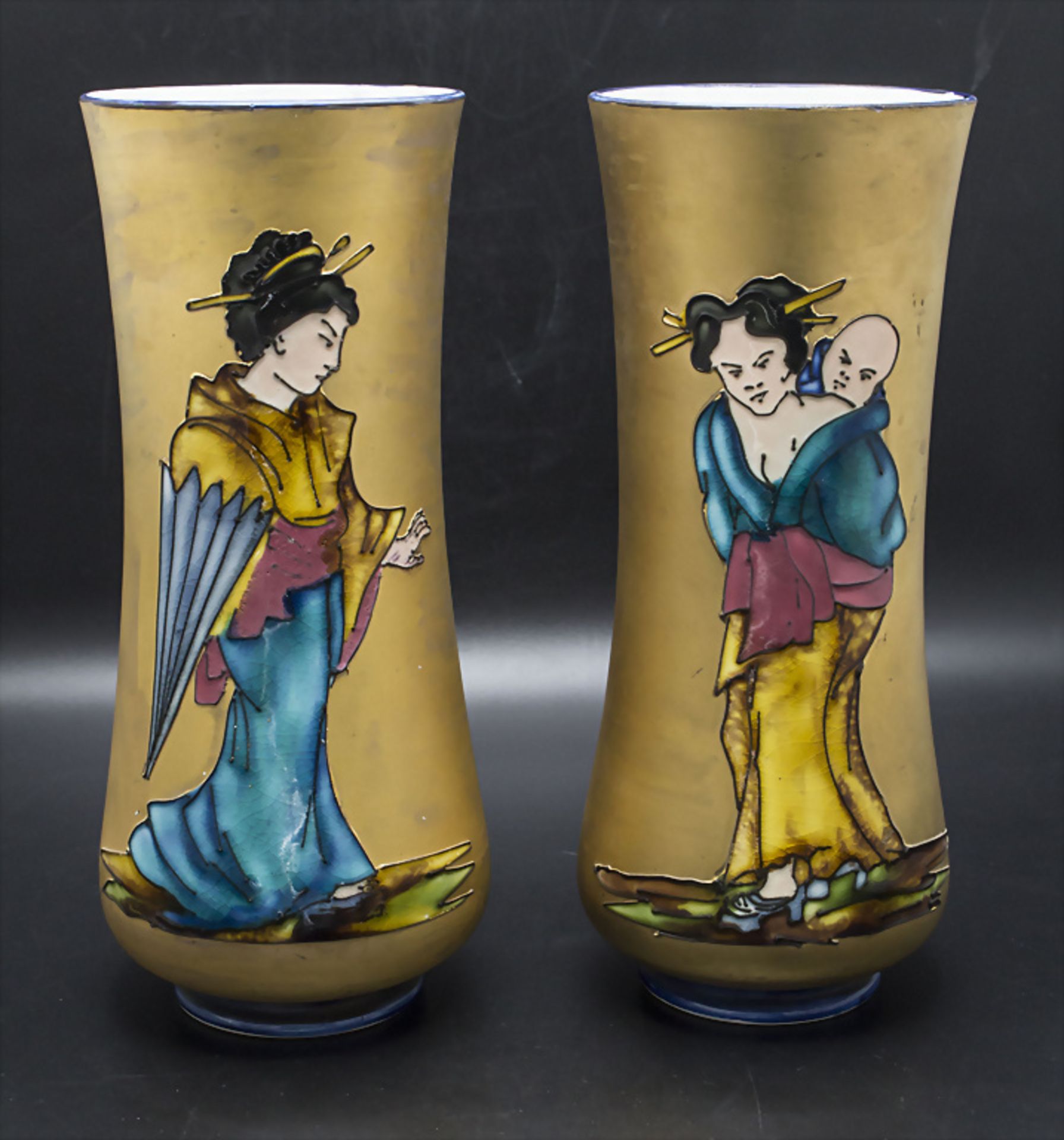 Paar Jugendstil Vasen mit Japanerinnen / A pair of Art Nouveau enameled vases with Japanese ...