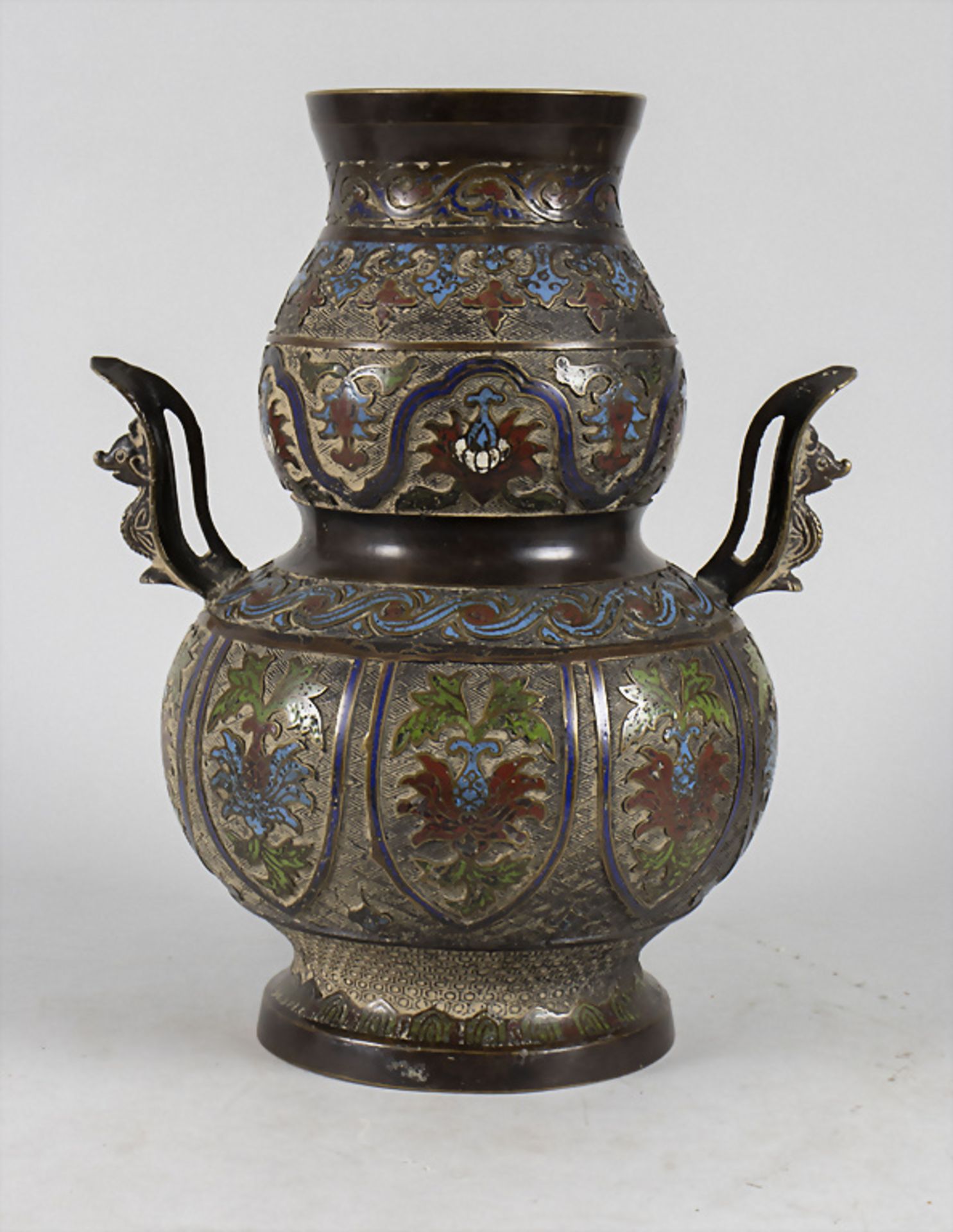 Bronzevase mit Champlevé Emaille / A bronze vase with Champlevé enamel , China, 19. Jh.