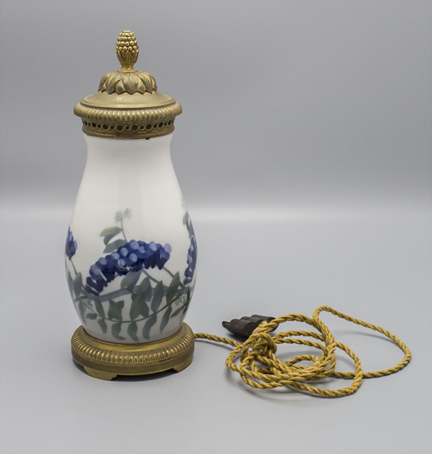 Jugendstil Lampe mit Blauregen / An Art Nouveau porcelain lamp with wisteria, Royal ...