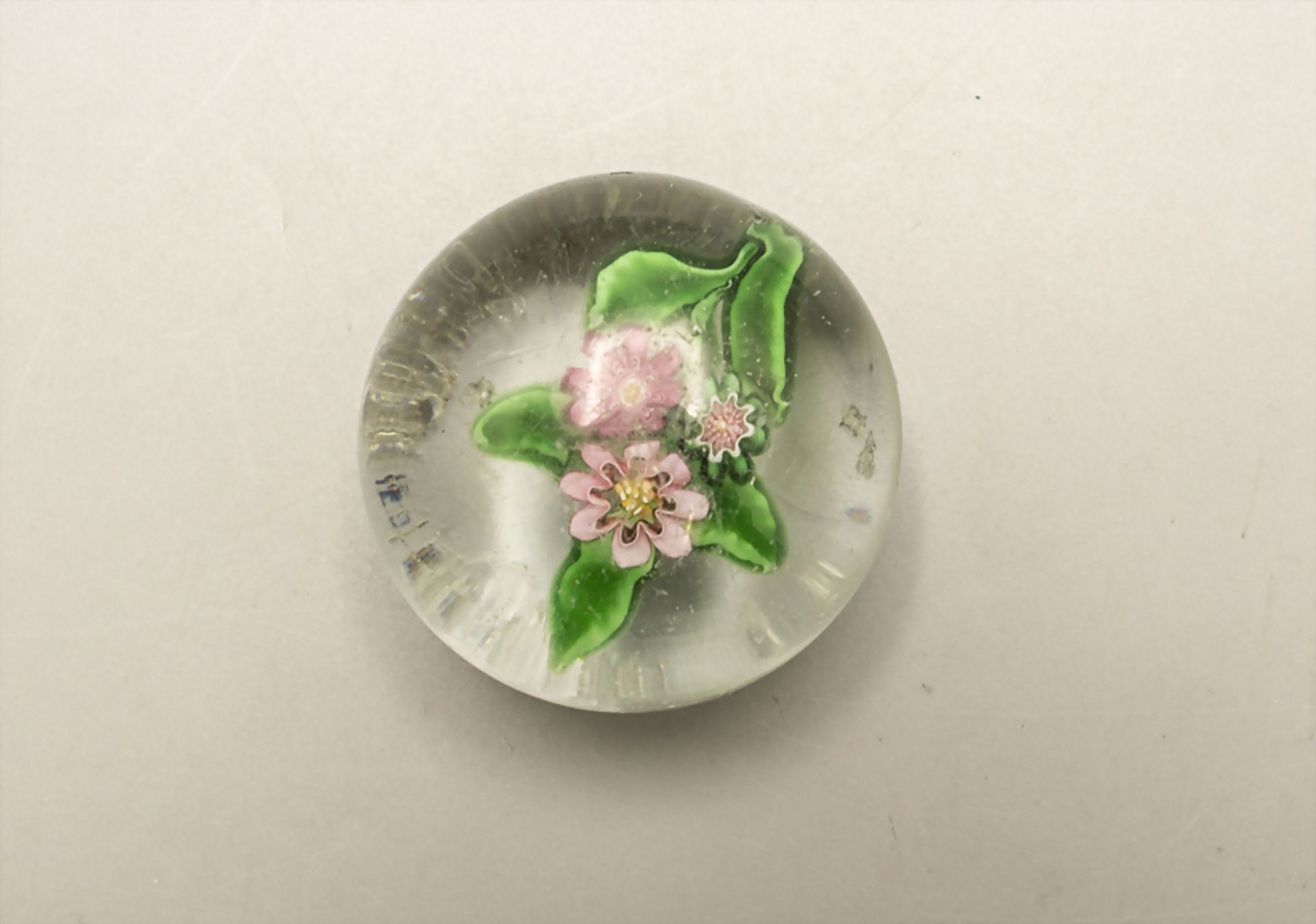 Kleiner Blumen Briefbeschwerer / A miniature flower paperweight, Baccarat, Frankreich, Mitte ...