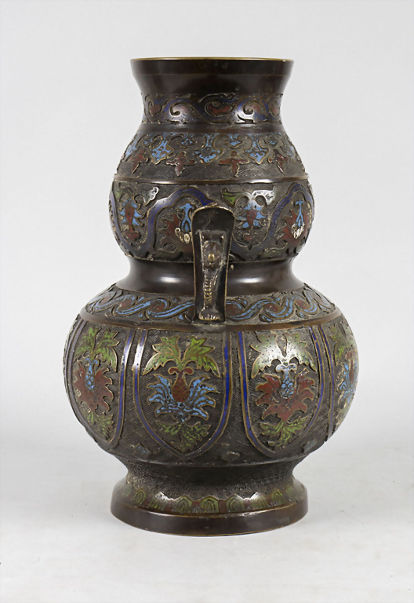 Bronzevase mit Champlevé Emaille / A bronze vase with Champlevé enamel , China, 19. Jh. - Bild 2 aus 8