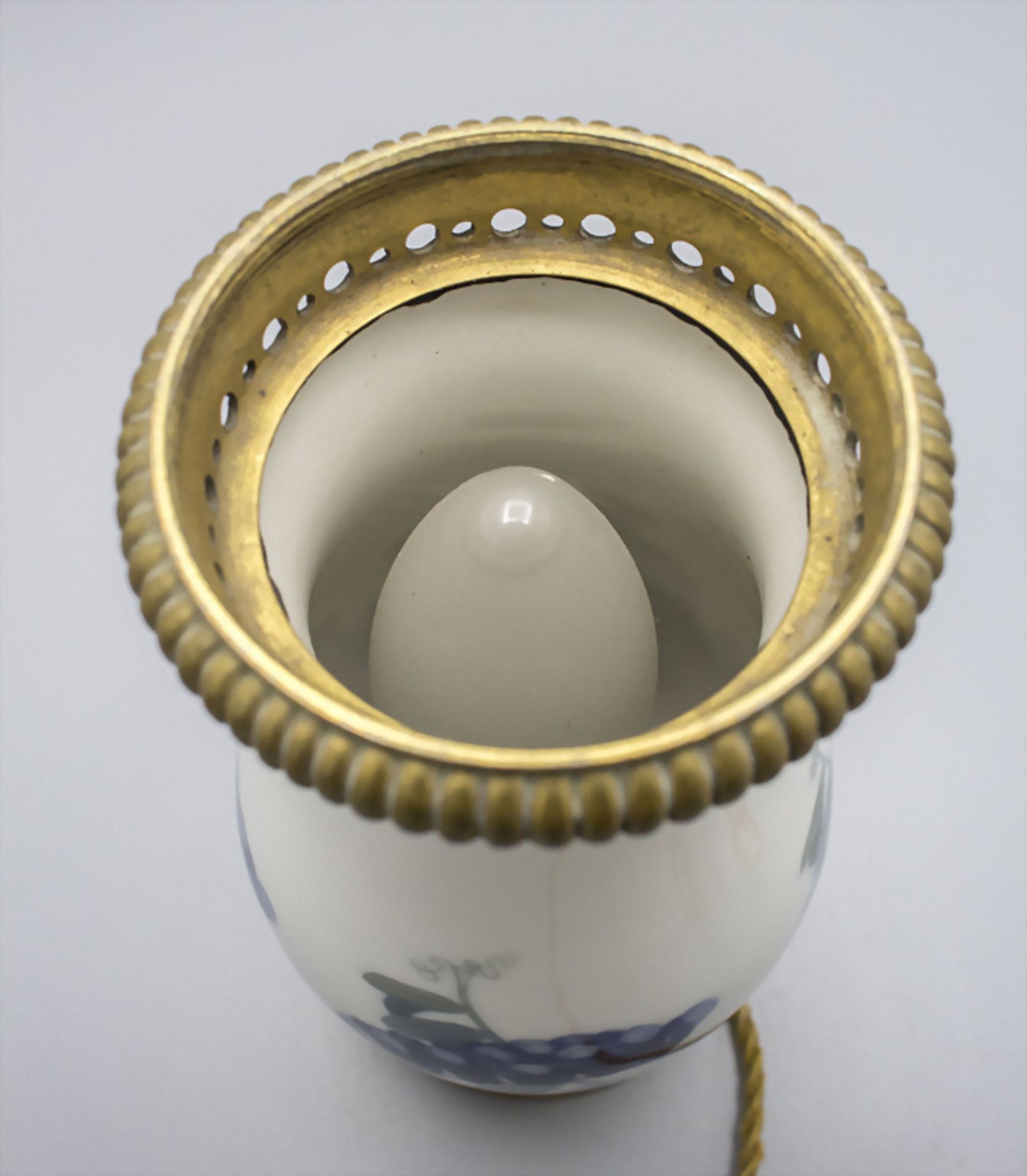 Jugendstil Lampe mit Blauregen / An Art Nouveau porcelain lamp with wisteria, Royal ... - Image 2 of 5