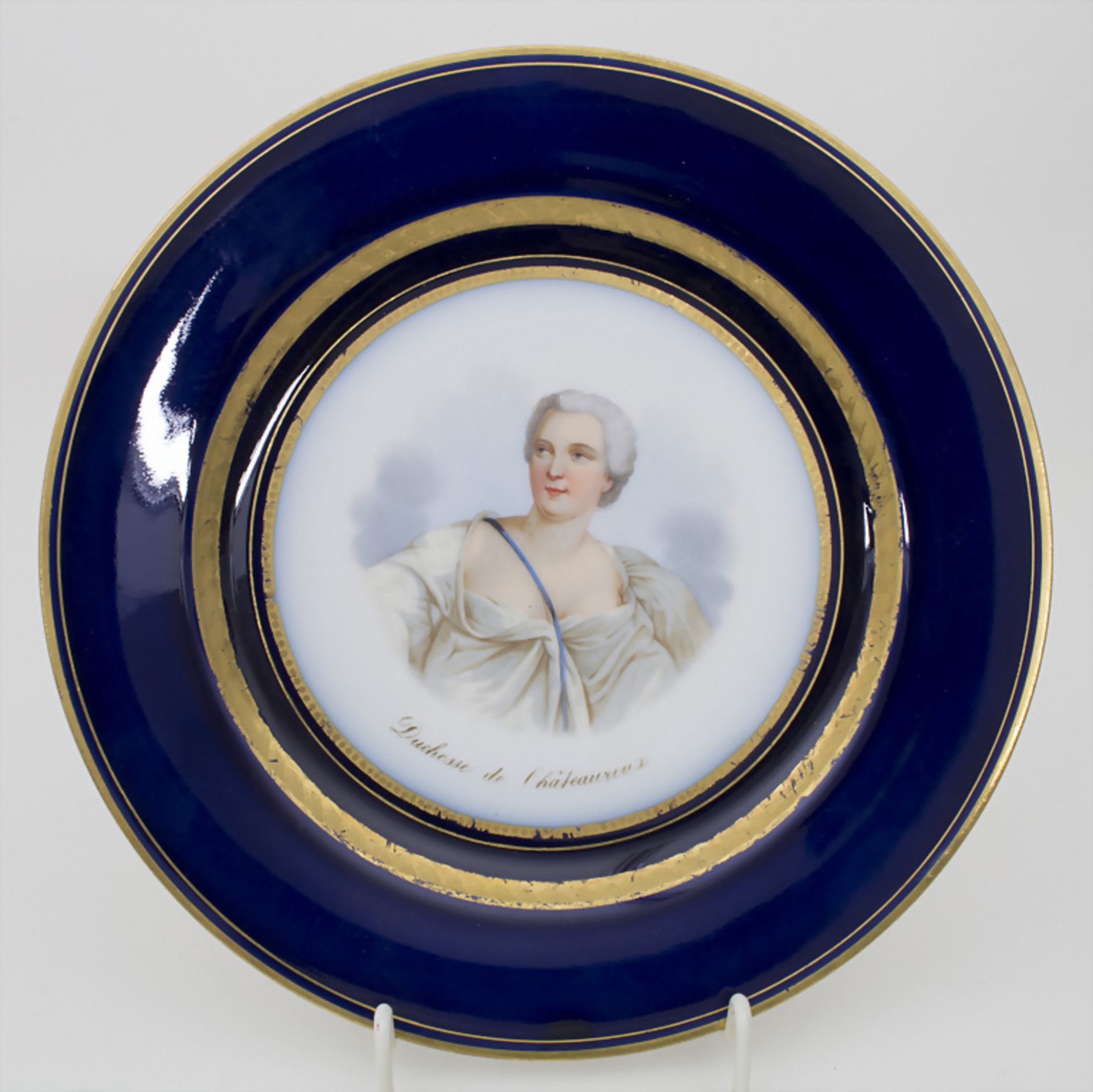 5 Teller mit Damenportraits / A set of 5 plates with ladies portaits, Sèvres, 1860-1861 - Bild 8 aus 17