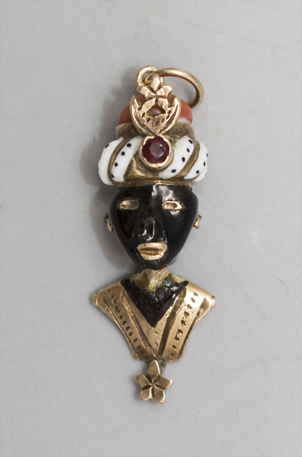 Mohr als Anhänger / A blackamoor as pendant, um 1900