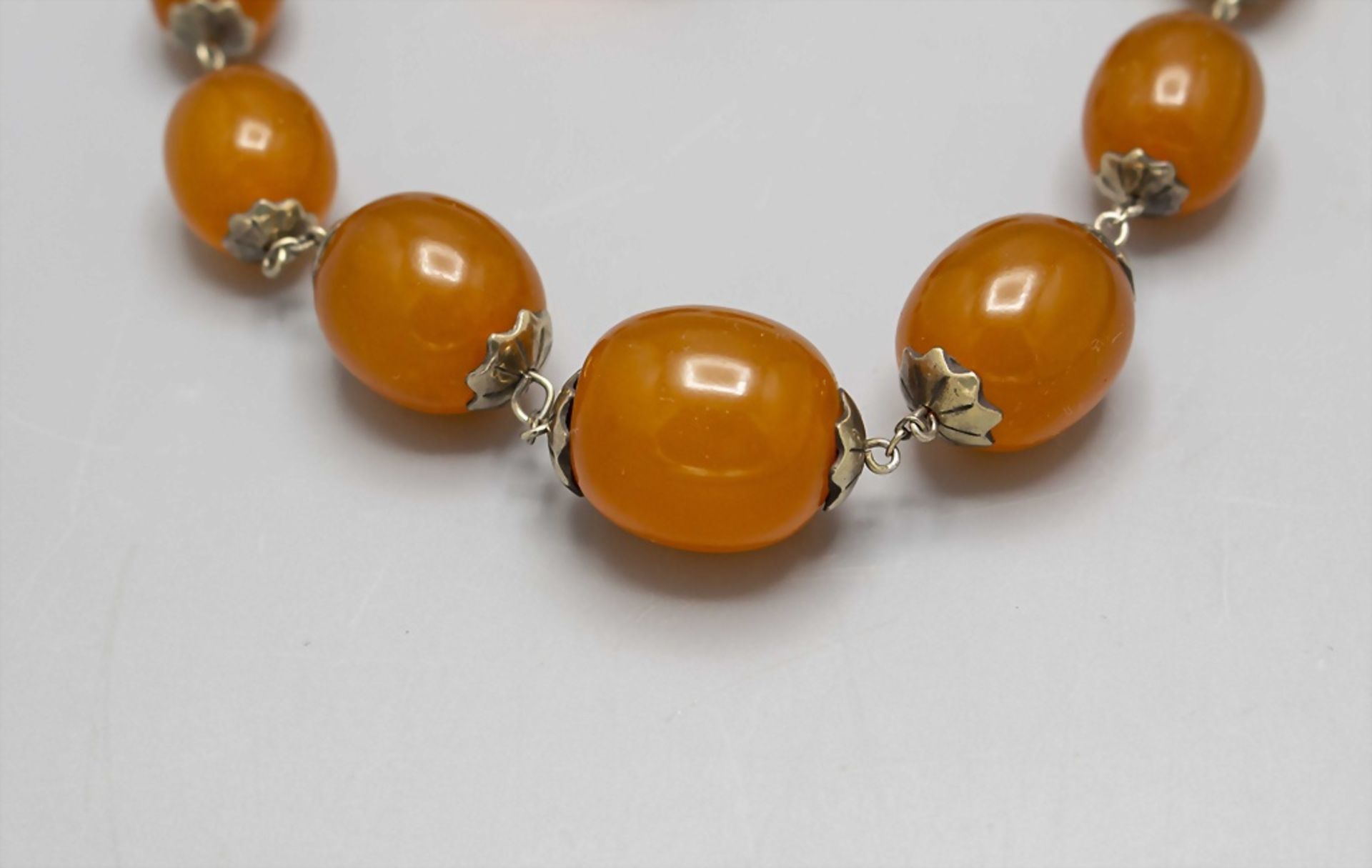 Bernsteinkette mit Ohrclips / An amber neclace with earclips - Image 2 of 3