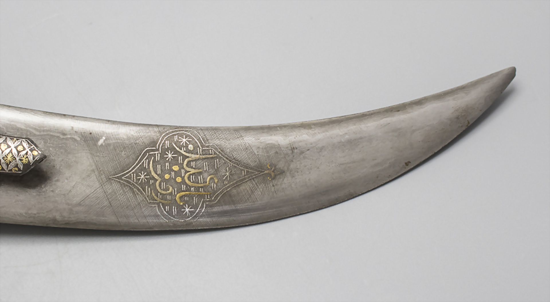Gold und Silber tauschierter Mughal Dolch / A Mughal dagger, Indo-Persisch, 20. Jh. - Image 3 of 5