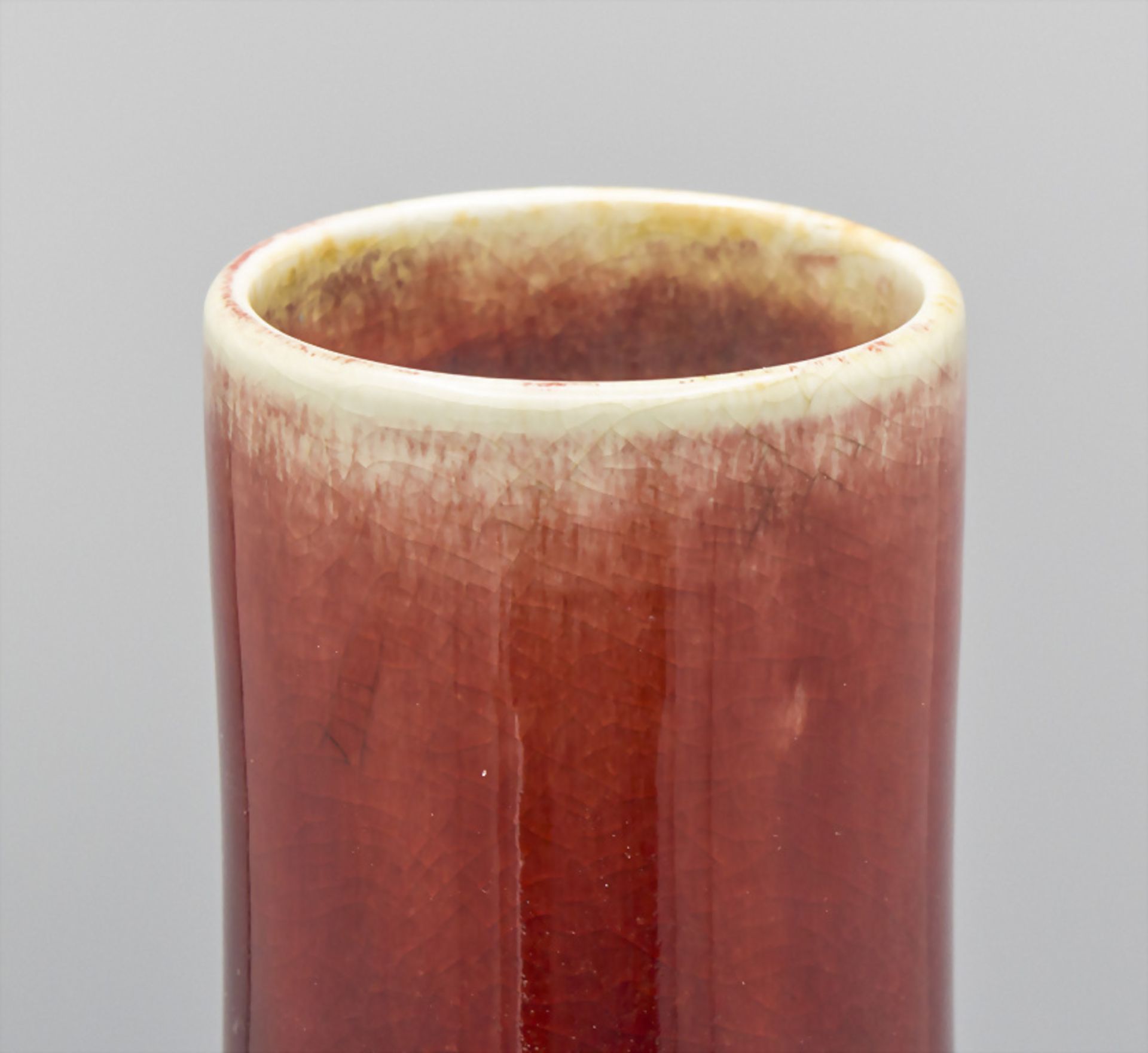 Ochsenblutvase / An ox blood vase / Sang de boeuf vase, China, 18.-19. Jh. - Bild 3 aus 4