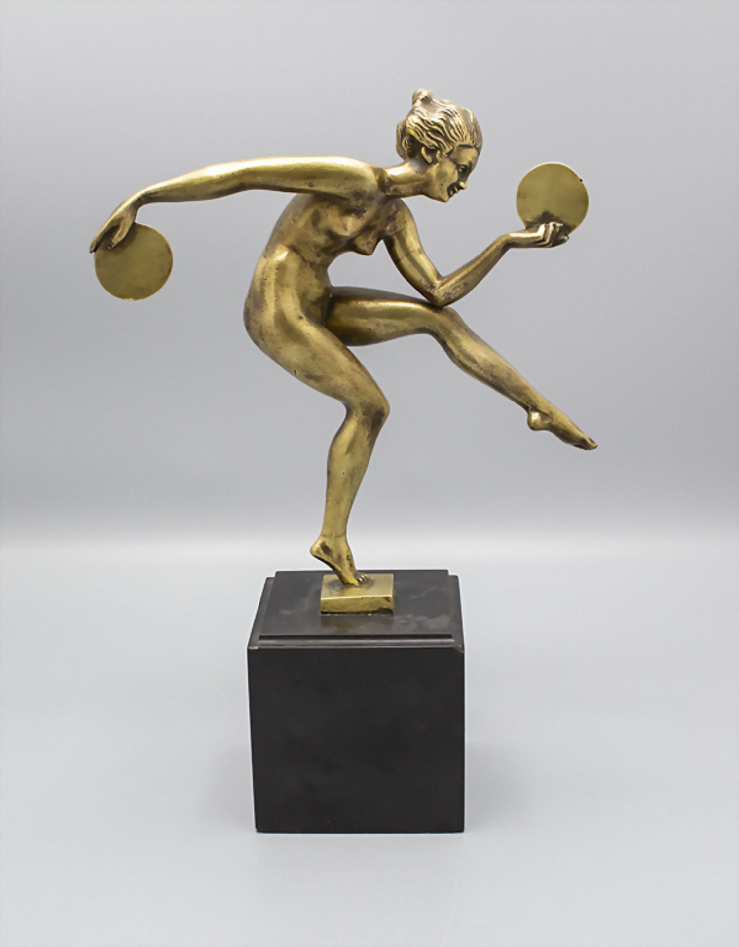 Art Déco Bronze 'Scheibentänzerin' / An Art Deco bronze 'Disc dancer', nach 1925