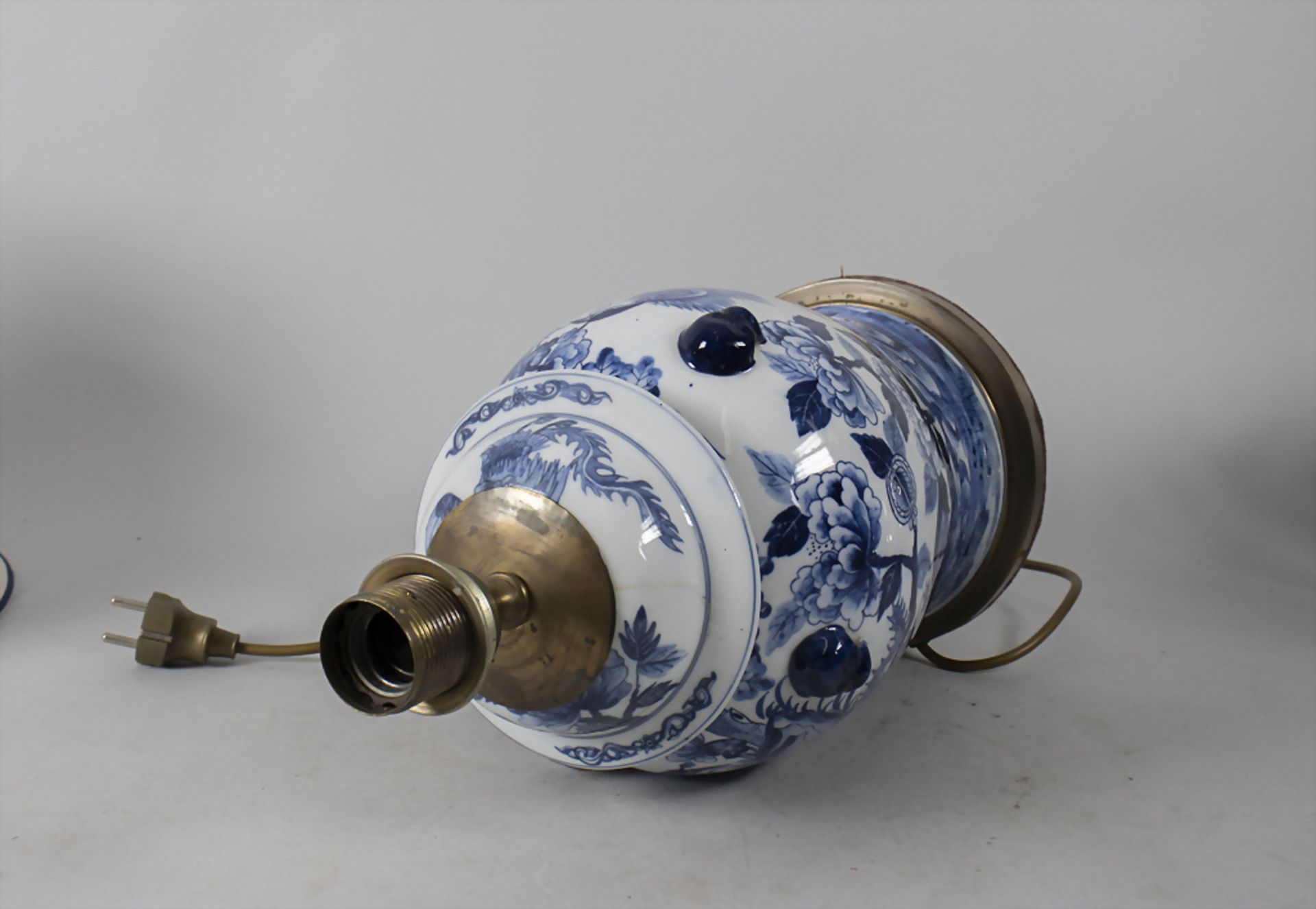 Deckelvase als Lampenfuß / A lidded vase as lamp base, China, Qing-Dynastie, wohl Guangxu ... - Image 6 of 8
