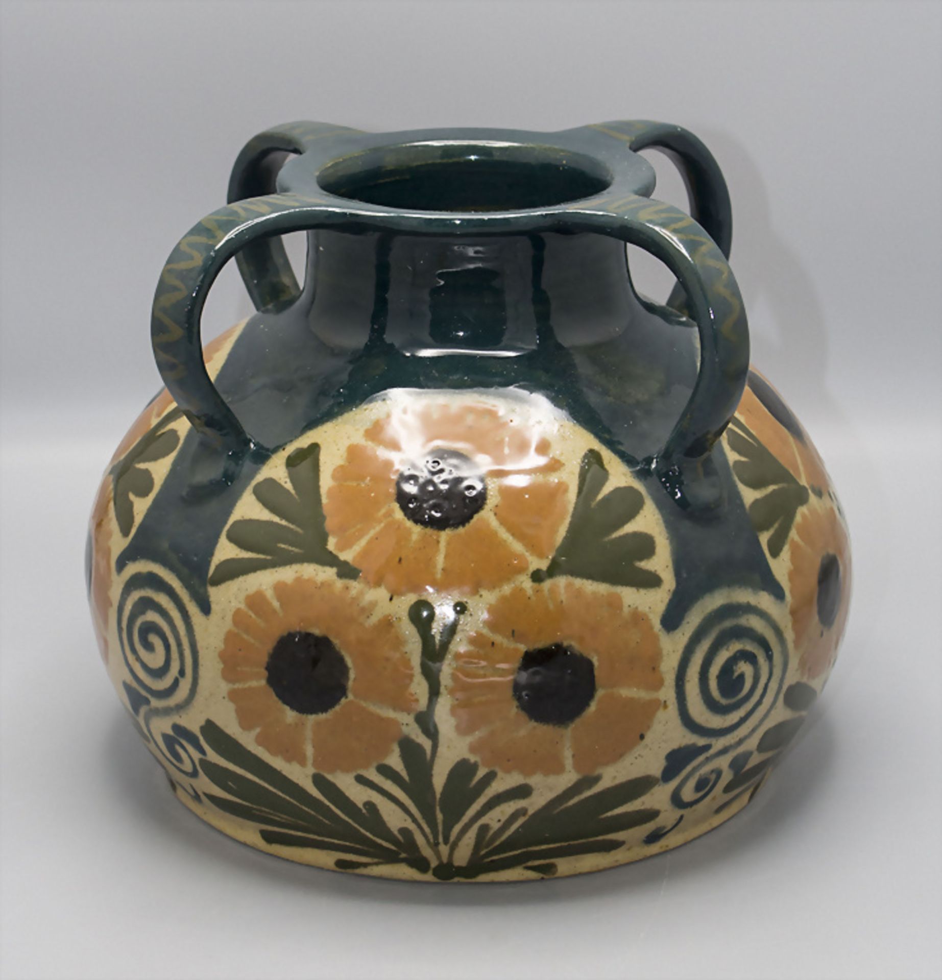 Jugendstil Vase mit Sonnenblumen / An Art Nouveau vase with sun flower, Léon Elchinger & ...