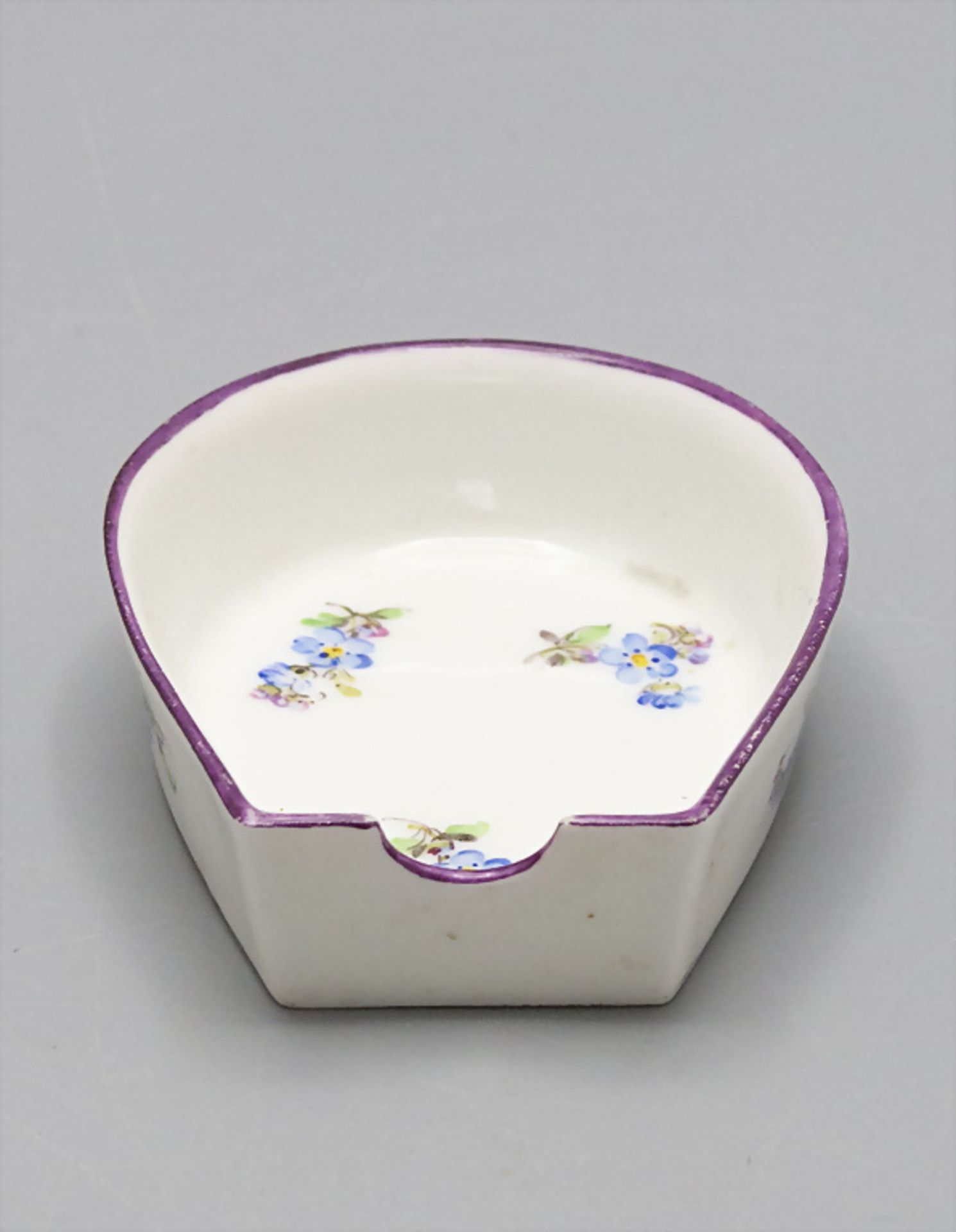 Ascher oder Löffelablage mit Vergissmeinnicht / An ashtray or spoon rest with forget-me-not, ... - Image 2 of 4