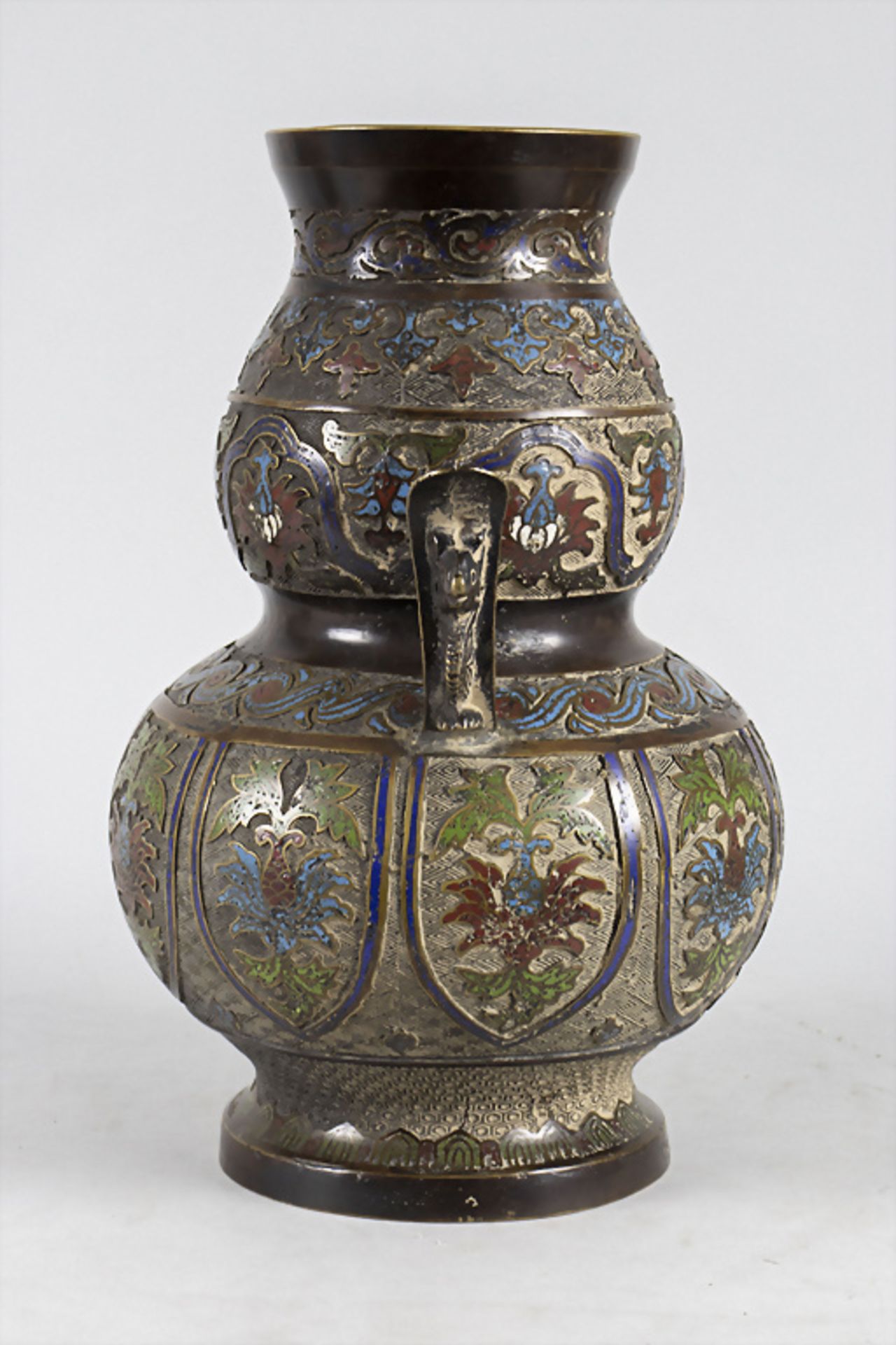 Bronzevase mit Champlevé Emaille / A bronze vase with Champlevé enamel , China, 19. Jh. - Bild 4 aus 8