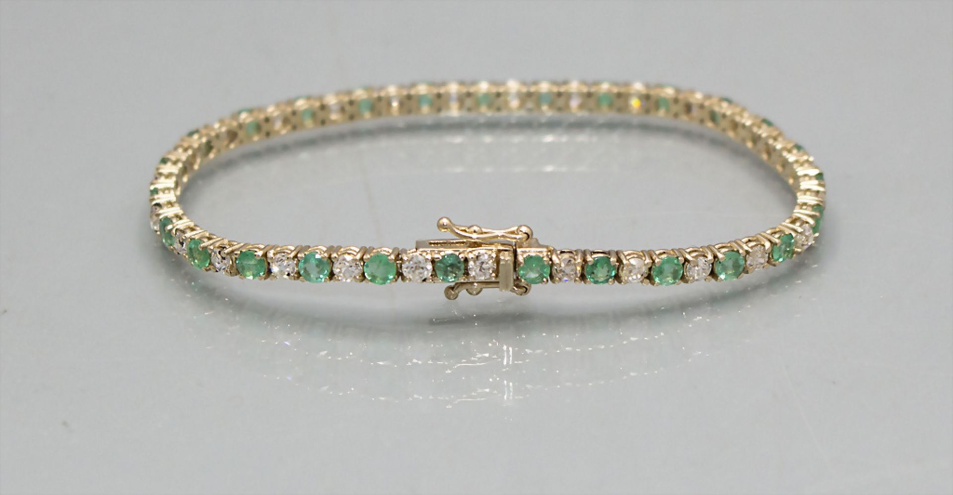 Tennis-Armband mit Smaragden und Brillanten / An 18 ct gold bracelet with diamonds, Italien, ...