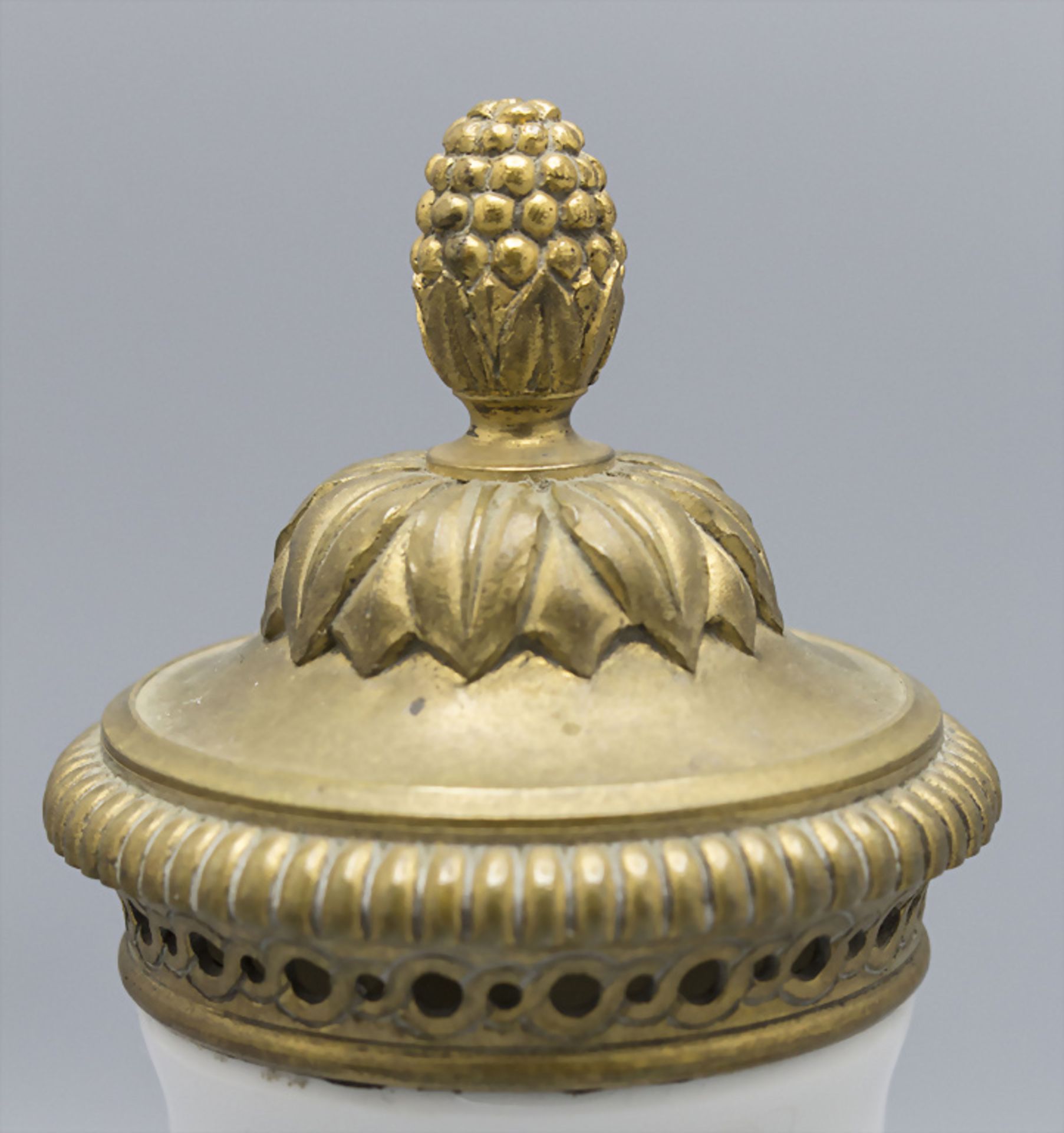 Jugendstil Lampe mit Blauregen / An Art Nouveau porcelain lamp with wisteria, Royal ... - Image 4 of 5