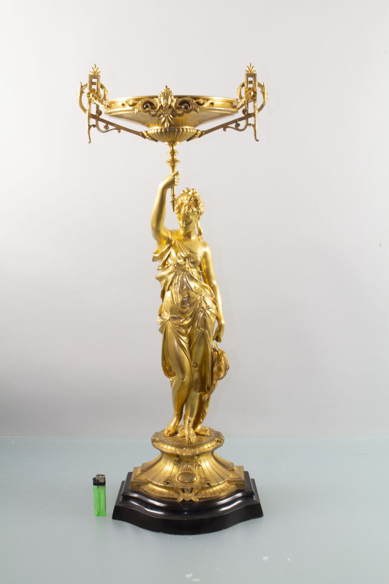 Bronzeskulptur 'Schalenträgerin', wohl Frankreich, um 1860