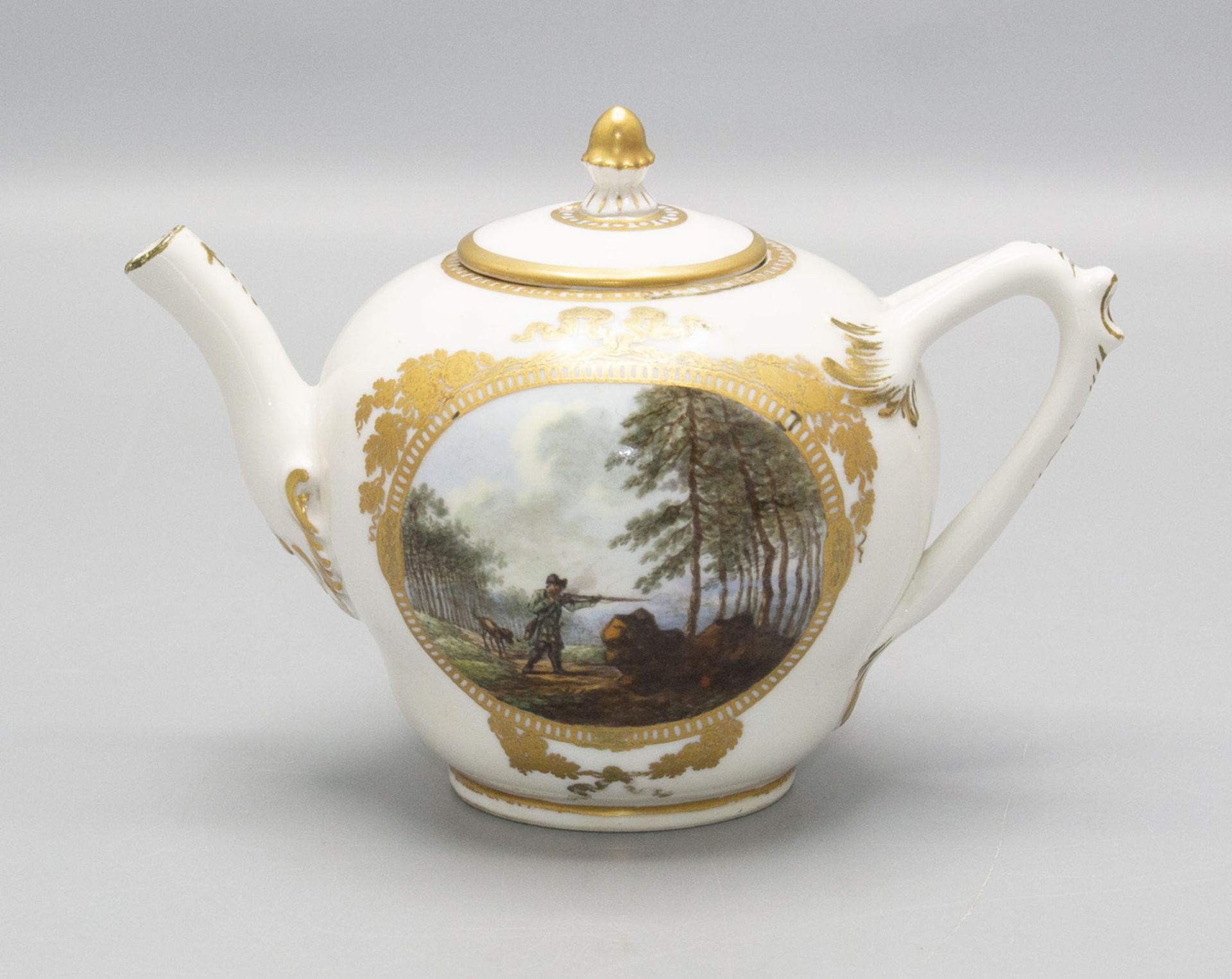 Teekanne mit Jagdszenen / A tea pot with hunting scenes, Meissen, nach 1774