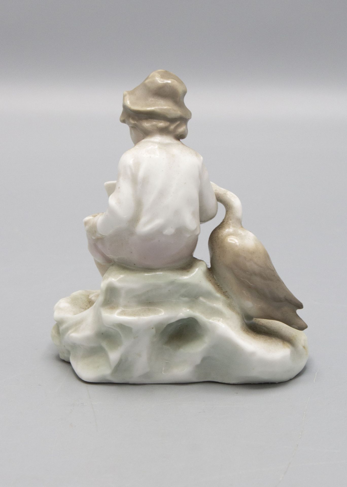 Figurengruppe 'Lesender Knabe mit Gänsen' / A figural group 'reading boy with geese, Karl Ens, ... - Image 3 of 5
