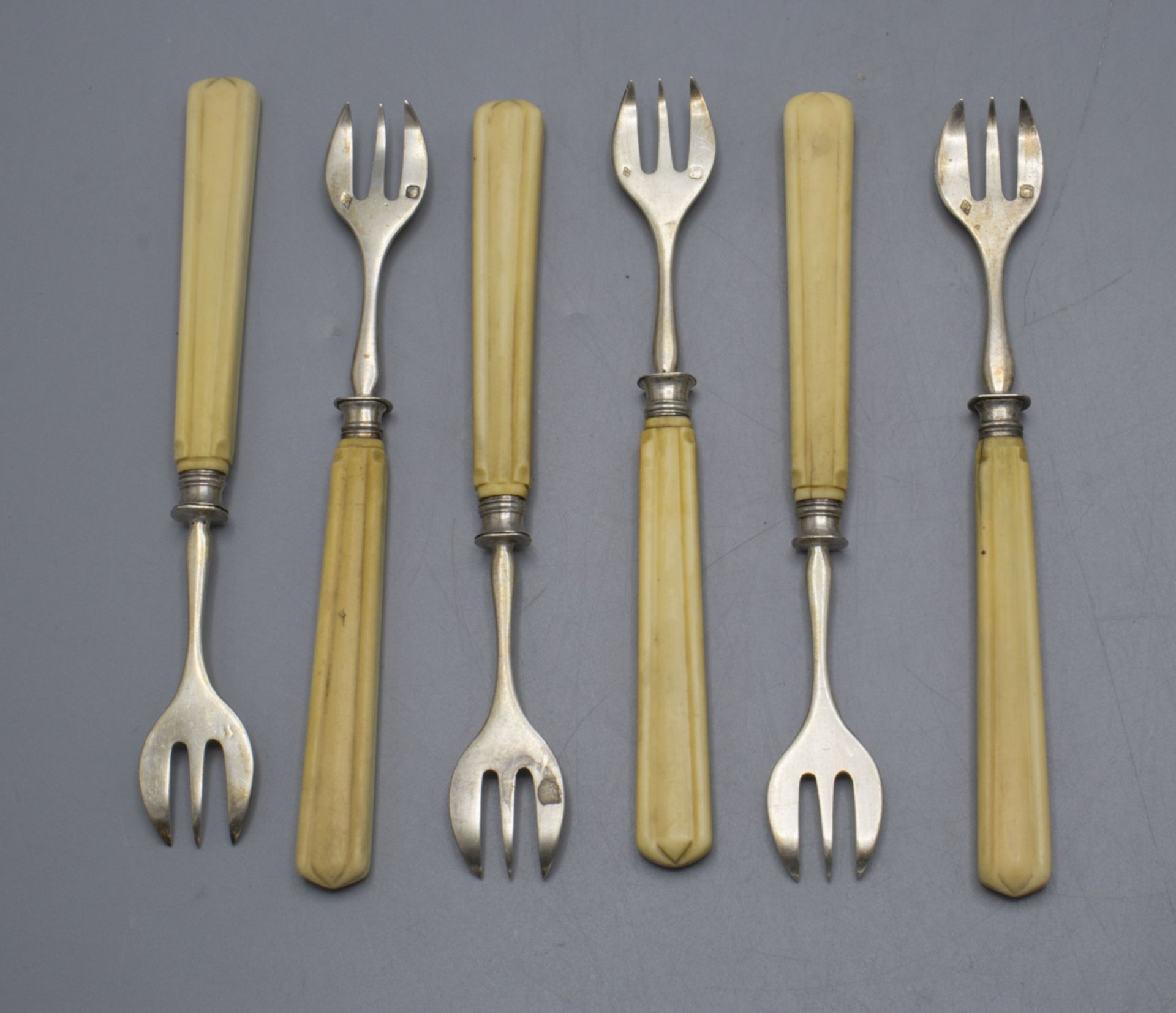 6 Austerngabeln / A set of 6 silver oyster forks, Pierre Queille, Paris, 1838-46