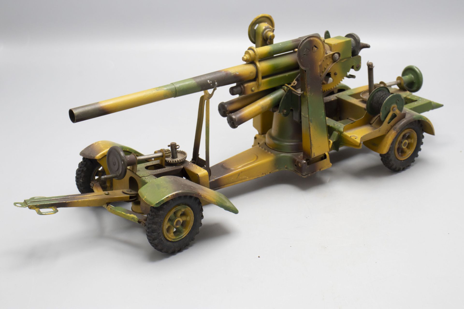 Militärfahrzeug mit Kanone / A military toy car with canon - Bild 2 aus 4