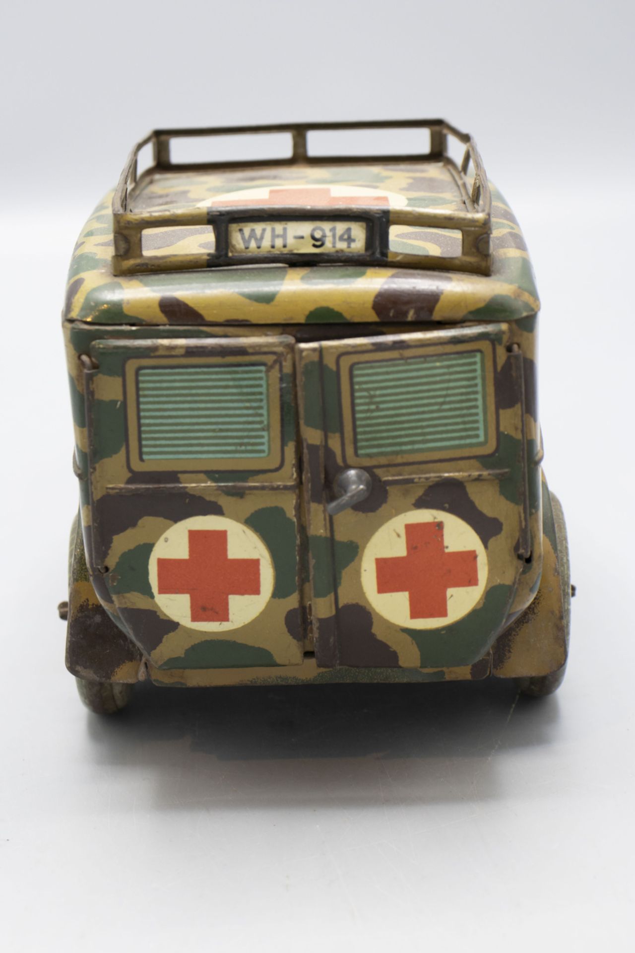 Rettungswagen / An ambulance car, um 1939 - Bild 4 aus 5