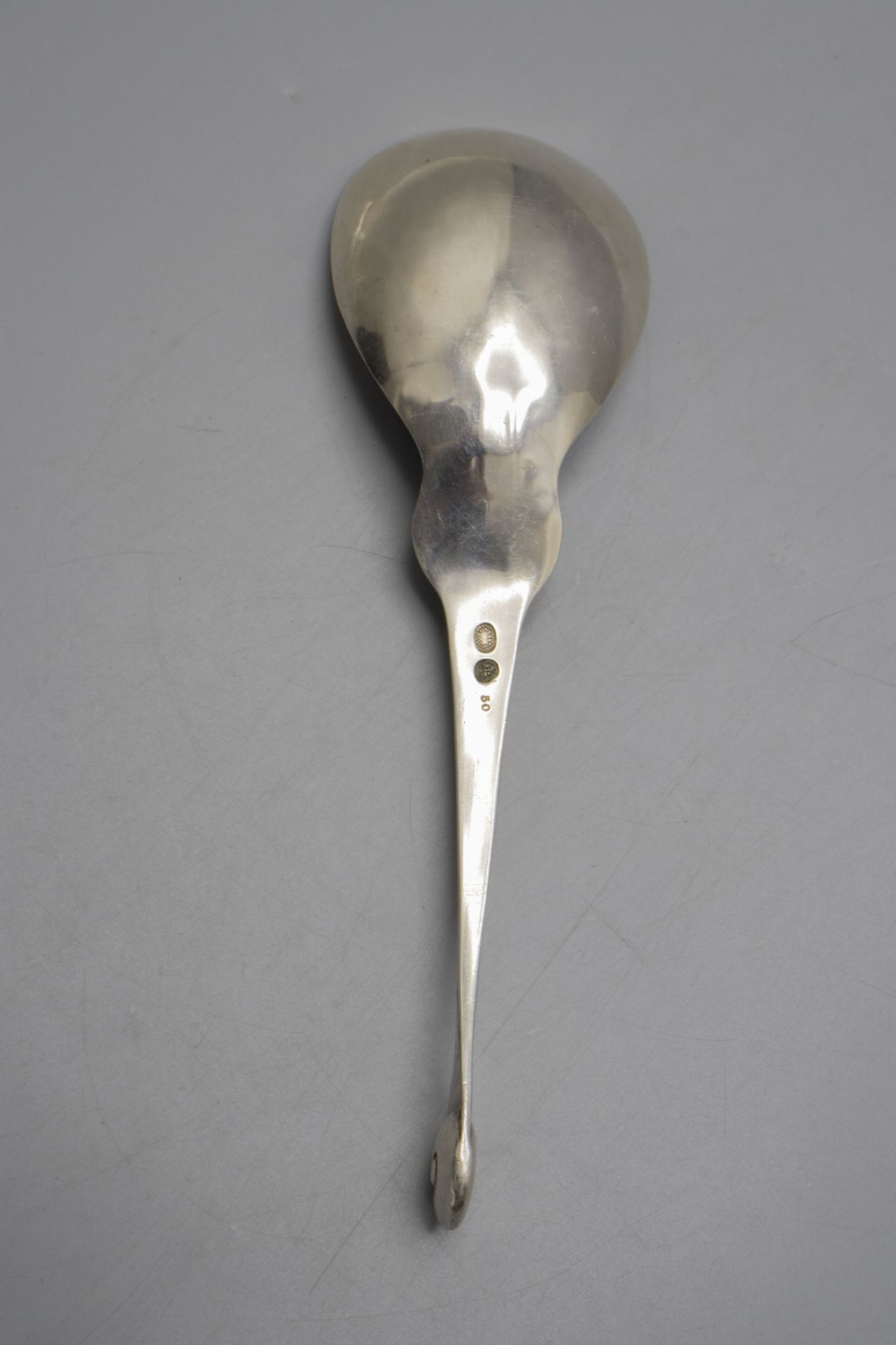 Servierlöffel 'Ornamental Nr. 50' mit Schnecke / A silver serving spoon 'Ornamental No. 50' ... - Bild 7 aus 7