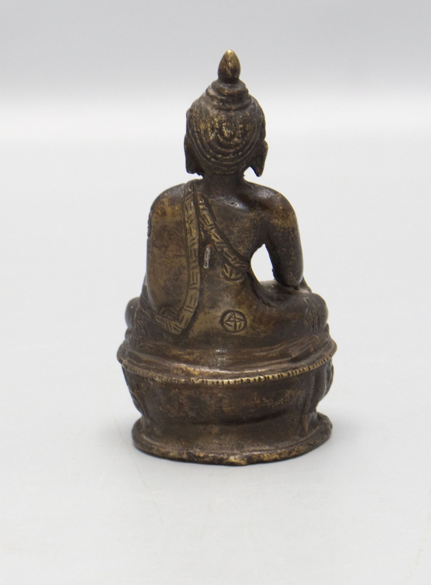 Kleiner Bronze Buddha / A small bronze buddha, wohl 19. Jh. - Image 3 of 5