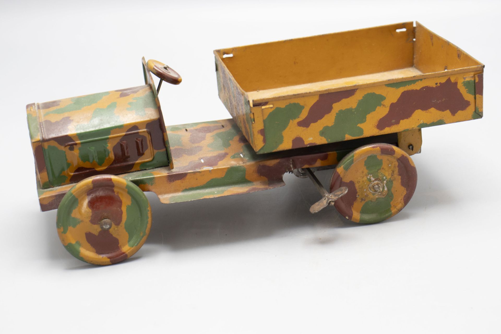 Militärfahrzeug / A military car - Image 2 of 6