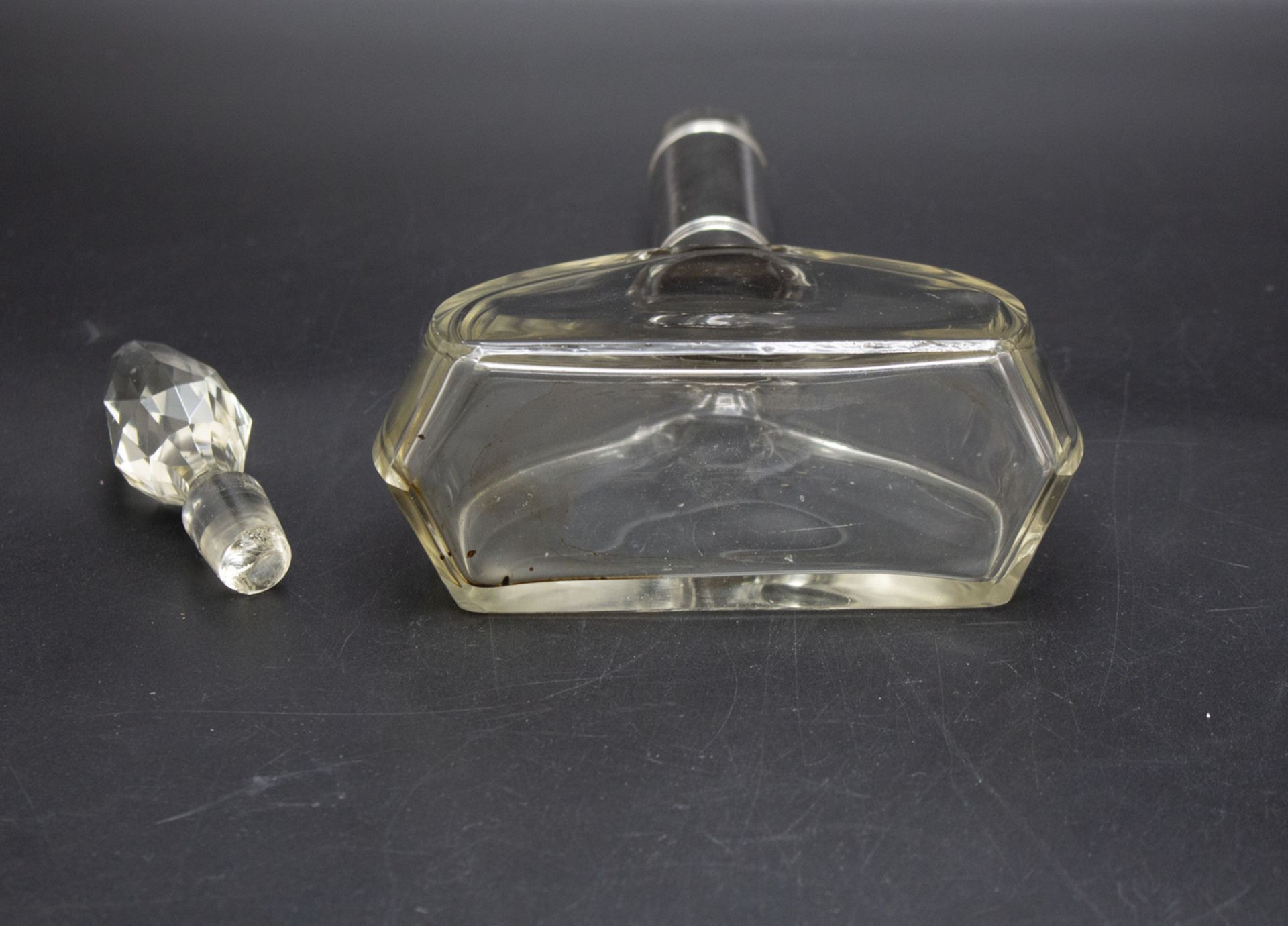 Art Déco Likörkaraffe mit Silbermontur / An Art Deco liqueur carafe with silver mount, ... - Bild 3 aus 5