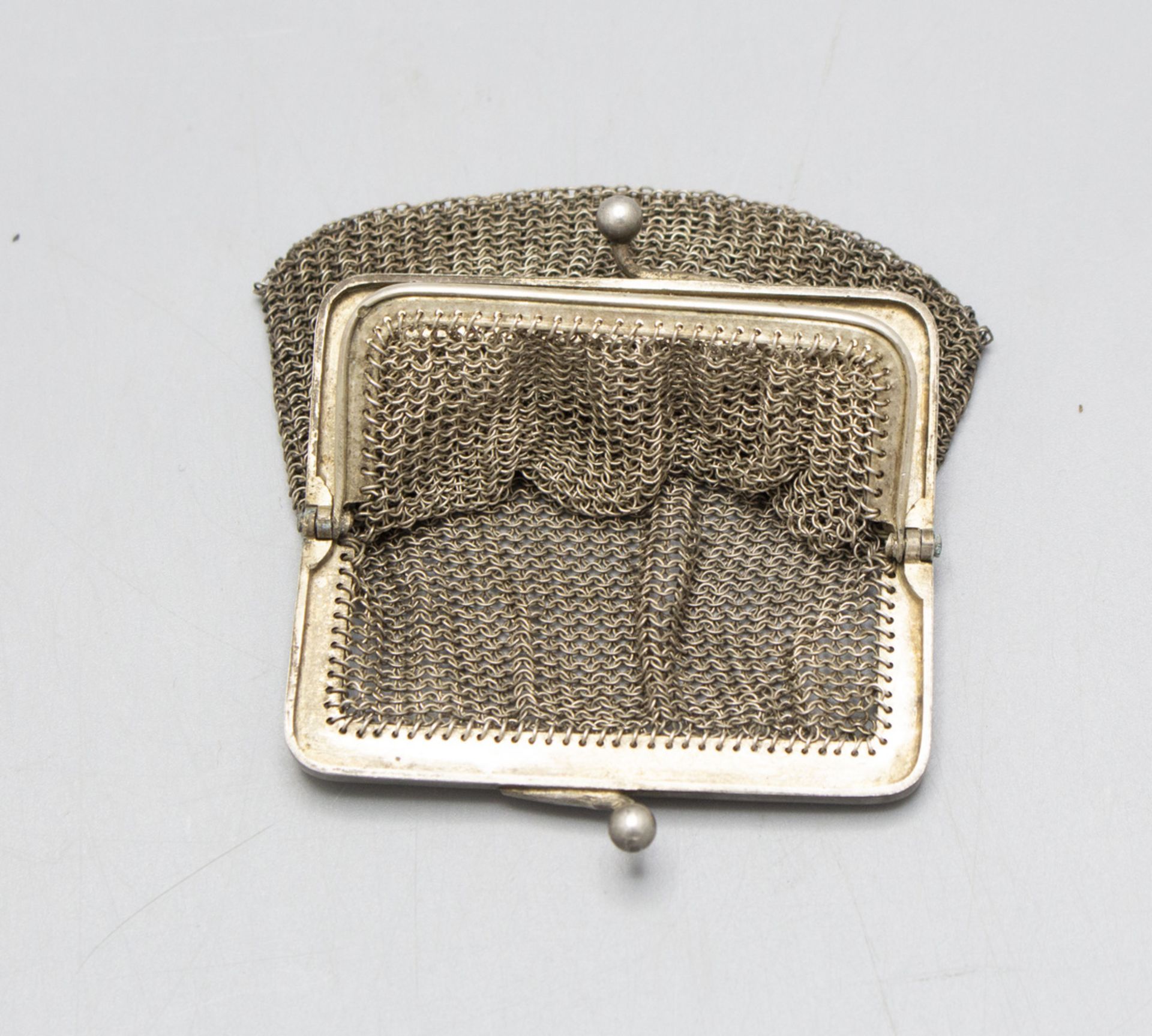 Kleine Art Déco Kettentasche / Börse / A small Art Deco silver purse, um 1920 - Bild 3 aus 3
