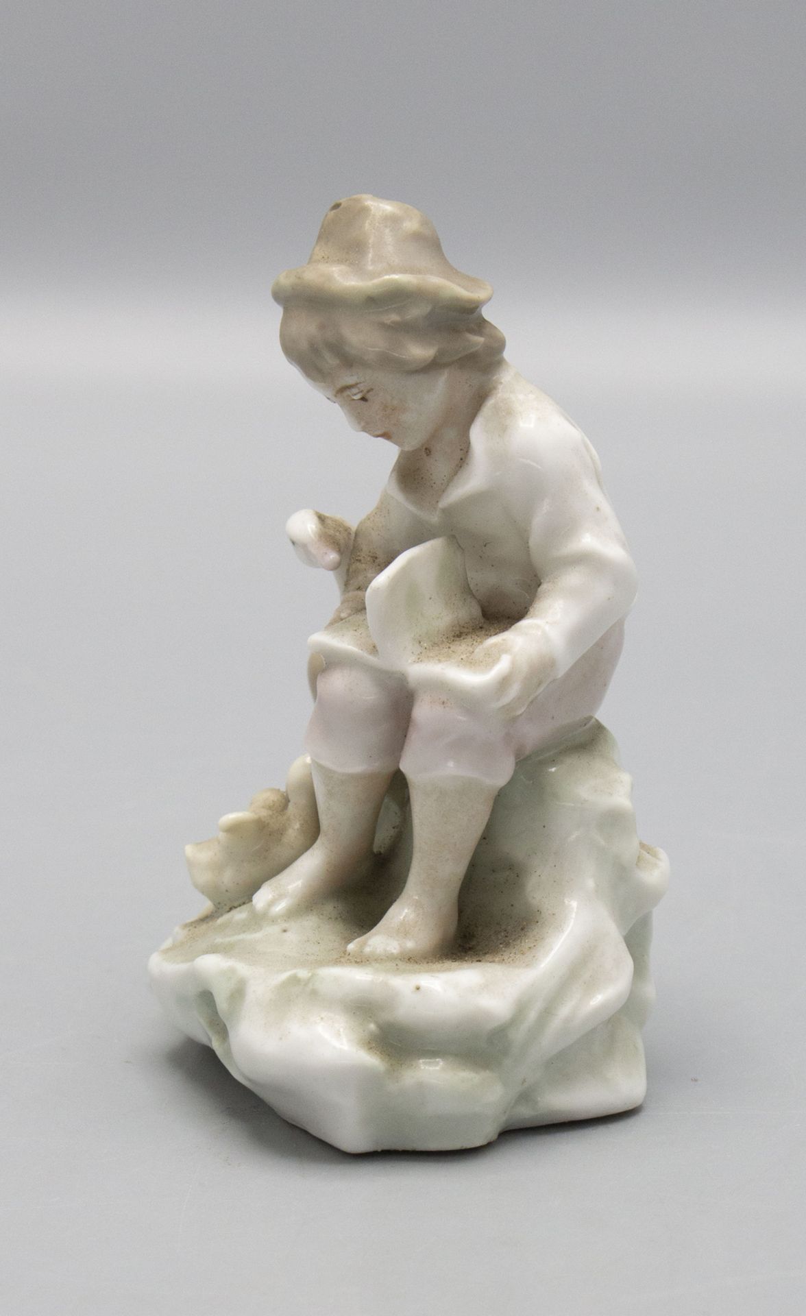 Figurengruppe 'Lesender Knabe mit Gänsen' / A figural group 'reading boy with geese, Karl Ens, ... - Image 4 of 5