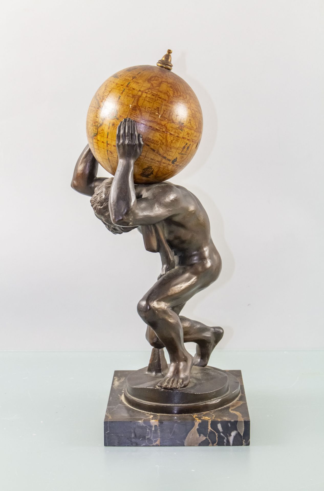 Skulptur des Atlas, die Welt auf den Schultern tragend, Italien, 1. Hälfte 20. Jh. - Bild 2 aus 7