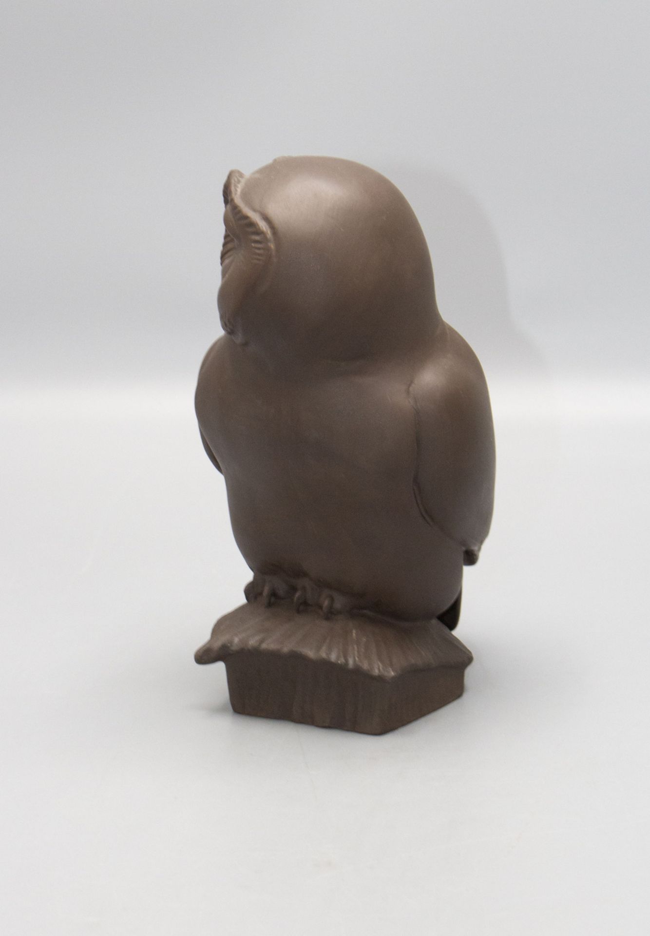 Vogelfigur 'Eule' / A figure of an owl, Meissen, Mitte 20. Jh. - Bild 2 aus 4