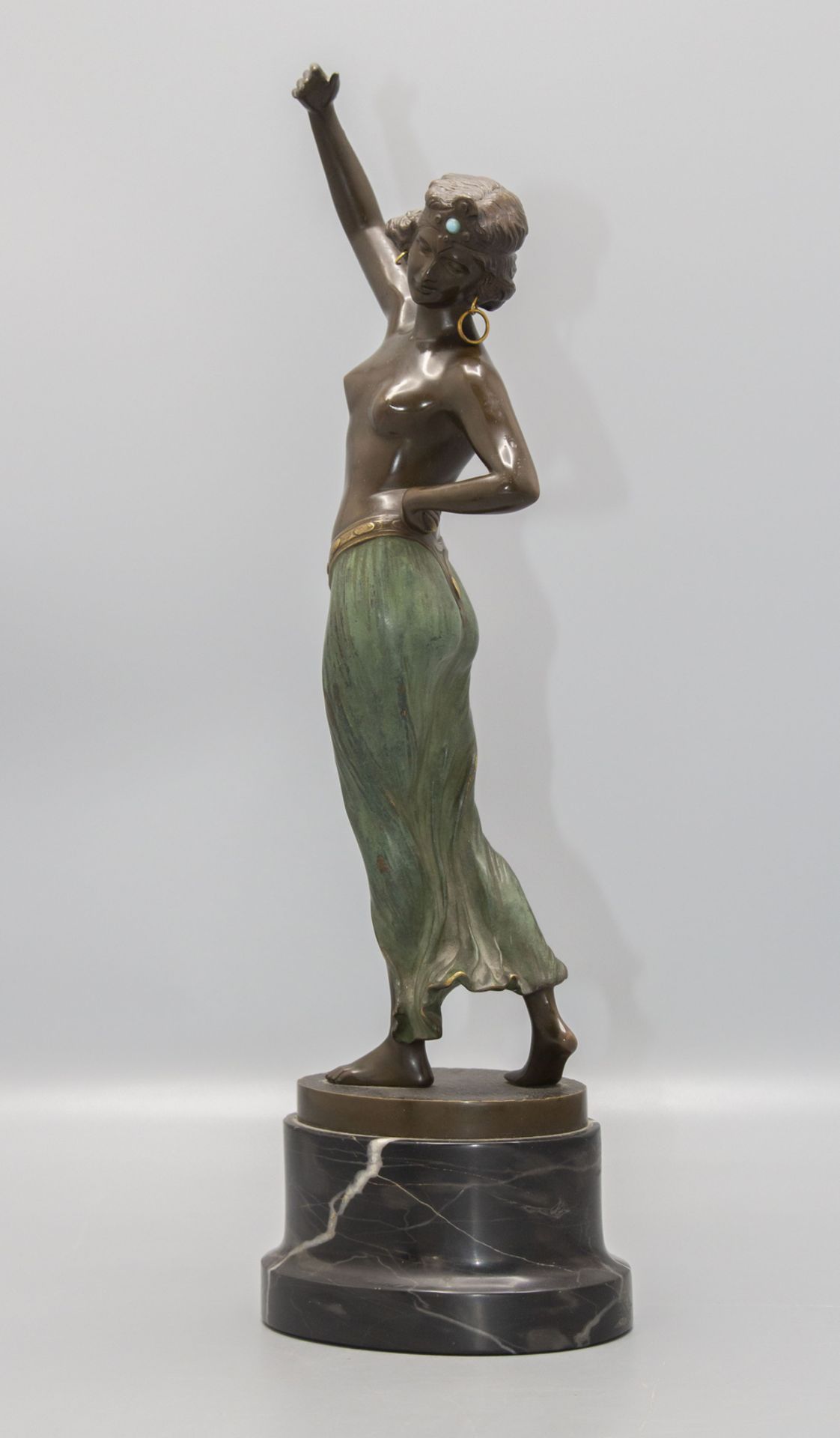 Franz IFFLAND (1862-1935), Bronzeplastik 'Odaliske' / A bronze sculpture 'Odalisque', um 1920 - Image 2 of 5