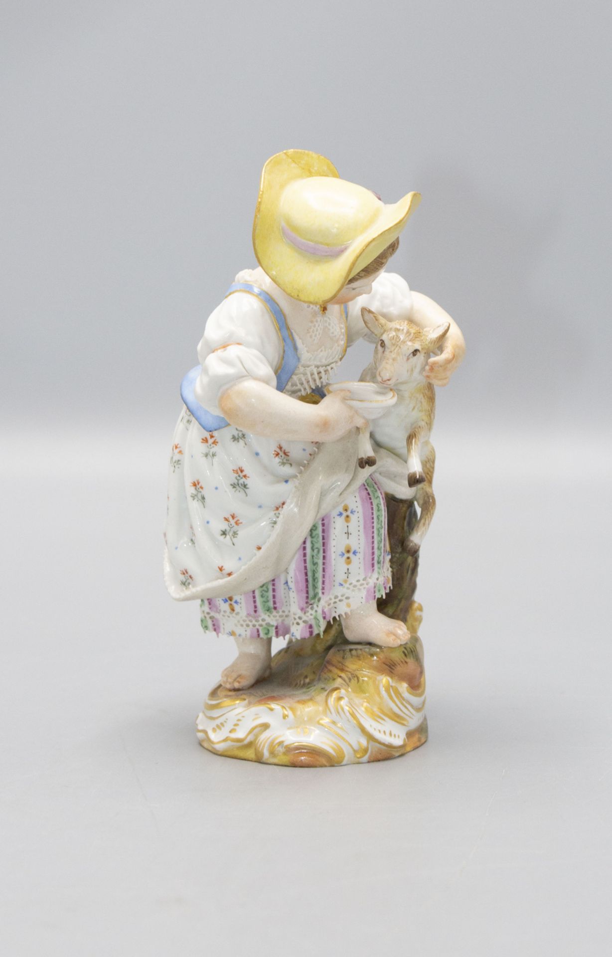 Figur 'Schäferin mit Hut und Lamm' / A figure of a shepherdess with hat and lamb, Meissen, ... - Image 2 of 5