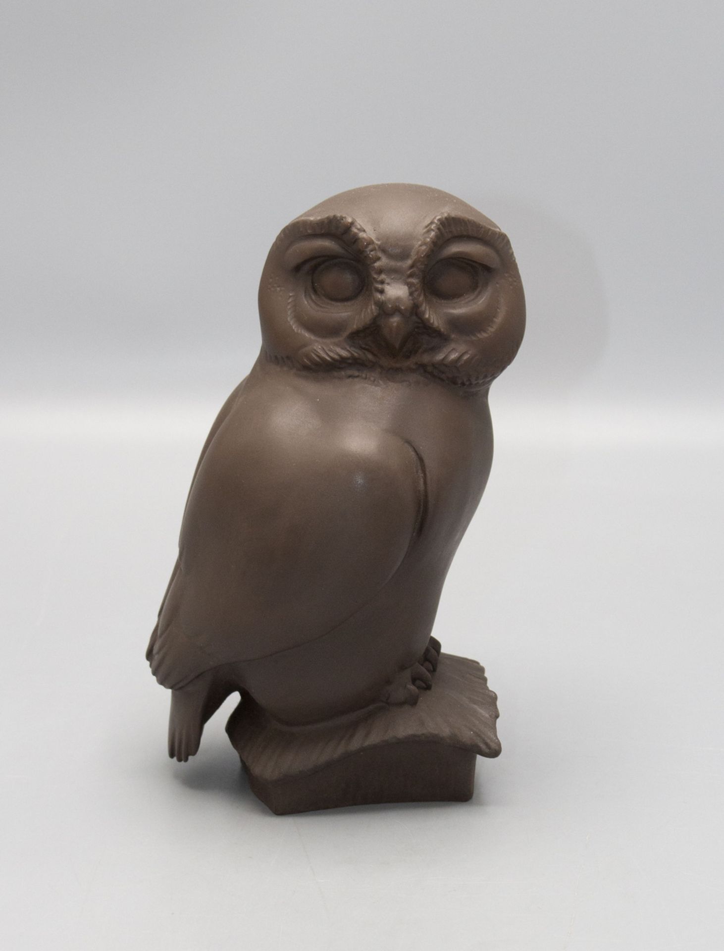 Vogelfigur 'Eule' / A figure of an owl, Meissen, Mitte 20. Jh.