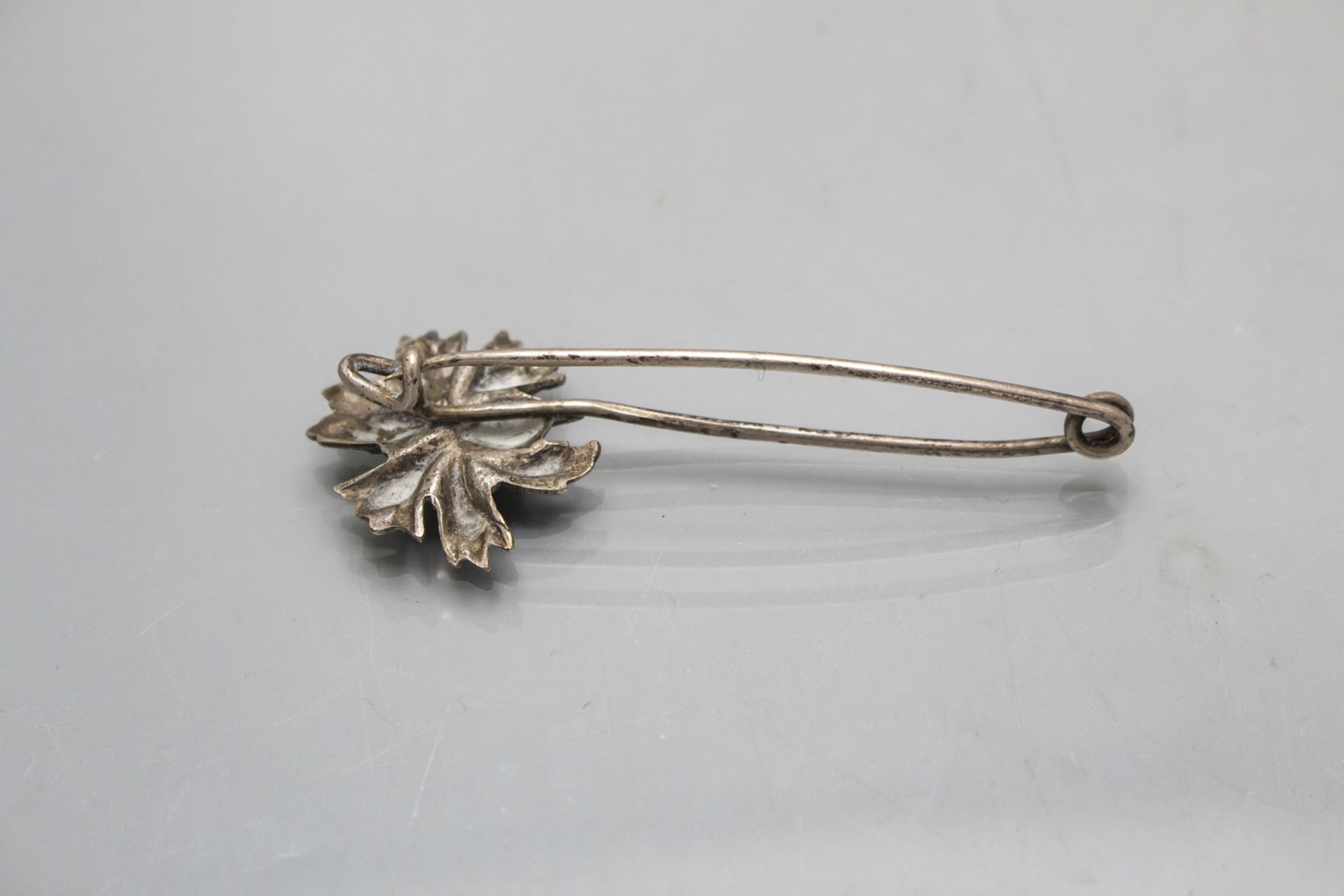Jugendstil Brosche / Nadel mit einer Kornblume / An Art Nouveau brooch with a corn flower, um 1900 - Image 2 of 2