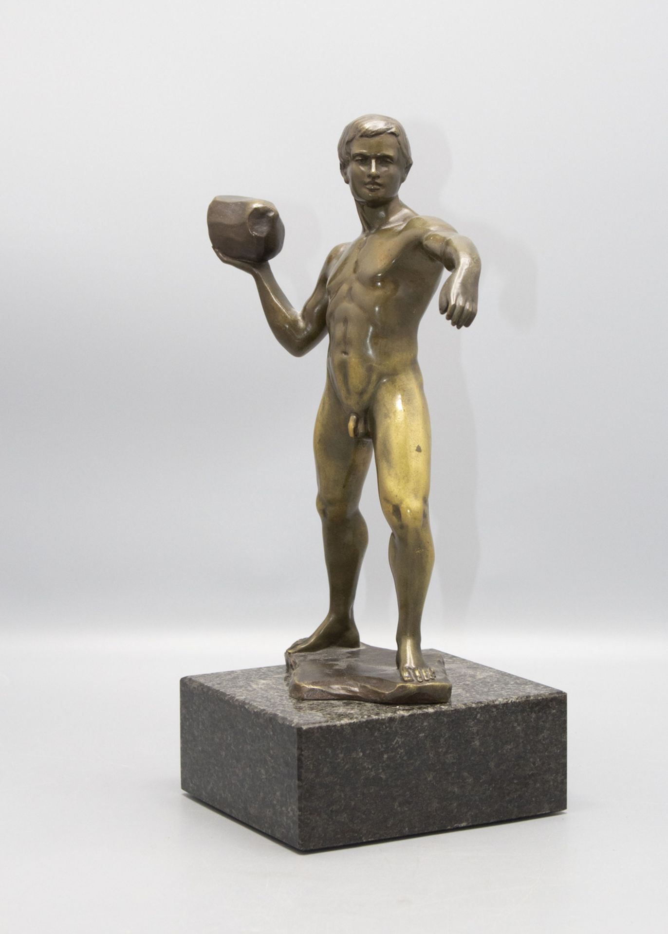 Hans KECK (1875-1941), Bronzefigur 'Der Steinwerfer' / a bronze figure 'The stone thrower', um 1925