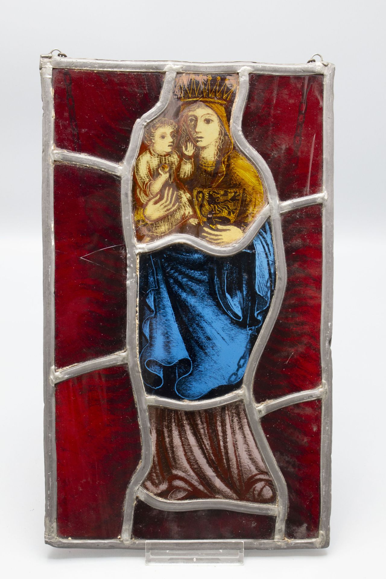 Bleiglasfenster 'Muttergottes mit Christus und Löwenwappen' / A lead glass window 'Madonna ...