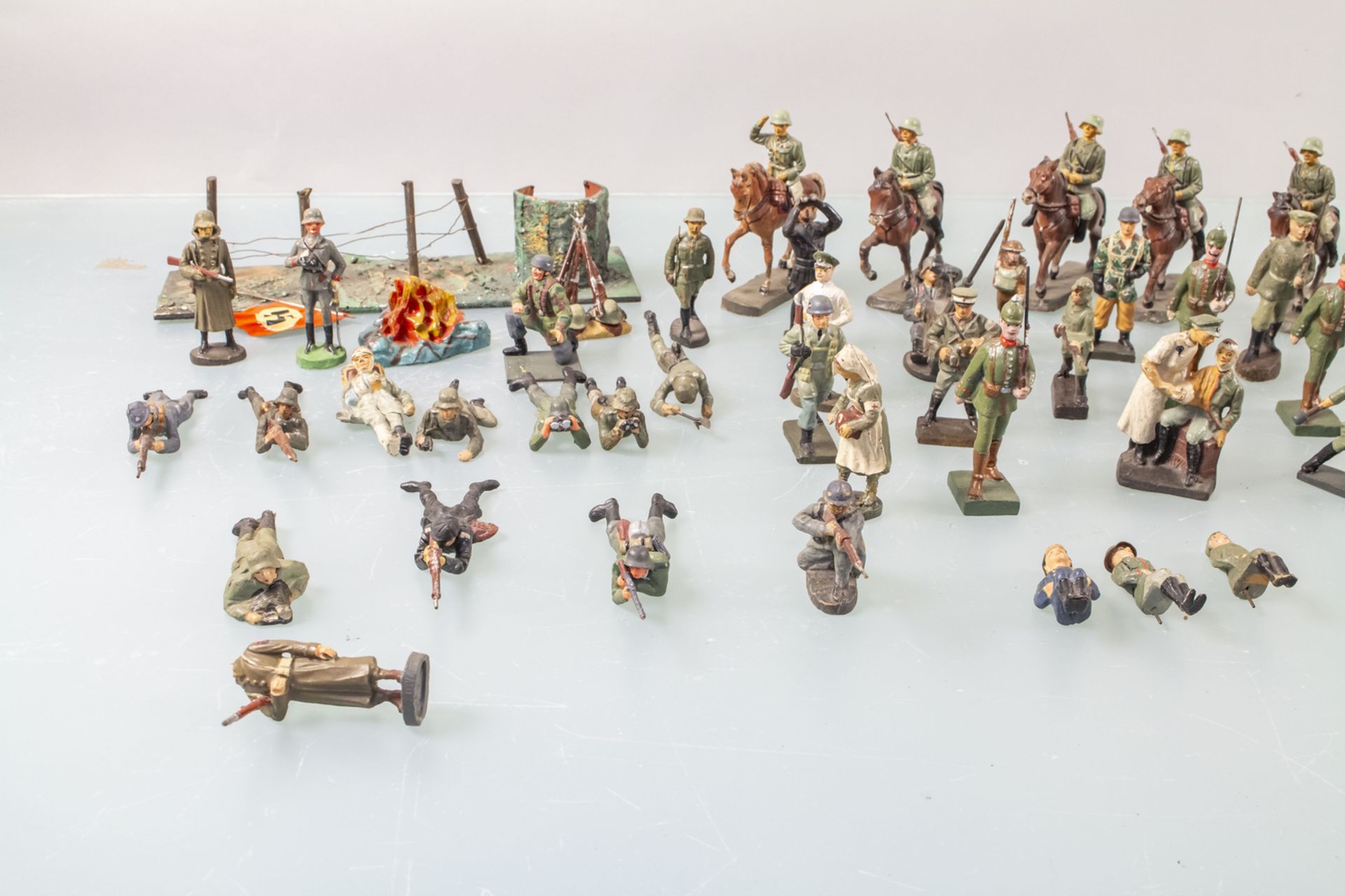 Konvolut aus 43 Spielzeugsoldaten / A set of 43 toy soldiers - Image 2 of 5