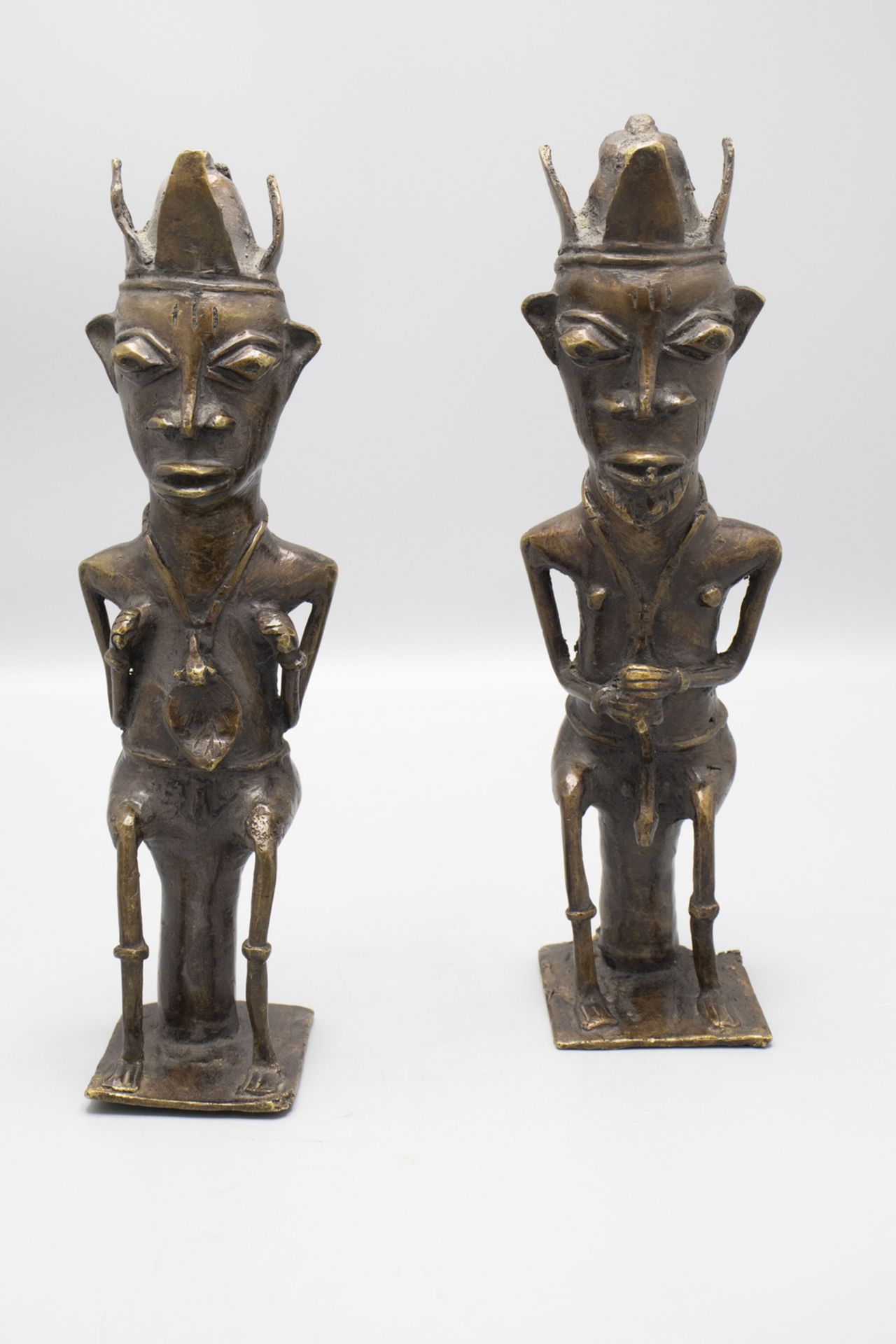 Bronze Ogboni Kultfigurenpaar / Two bronze Ogboni cult figure pair, Yoruba, Nigeria