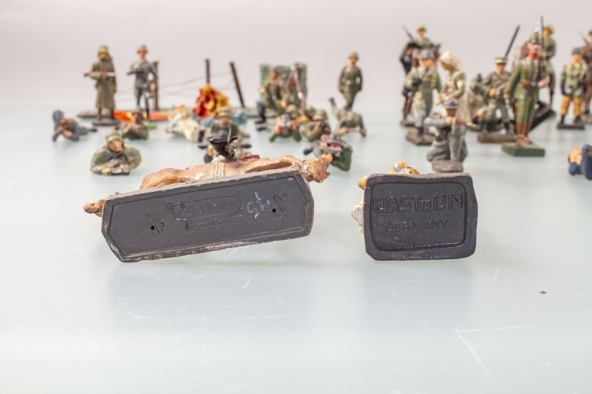 Konvolut aus 43 Spielzeugsoldaten / A set of 43 toy soldiers - Image 5 of 5