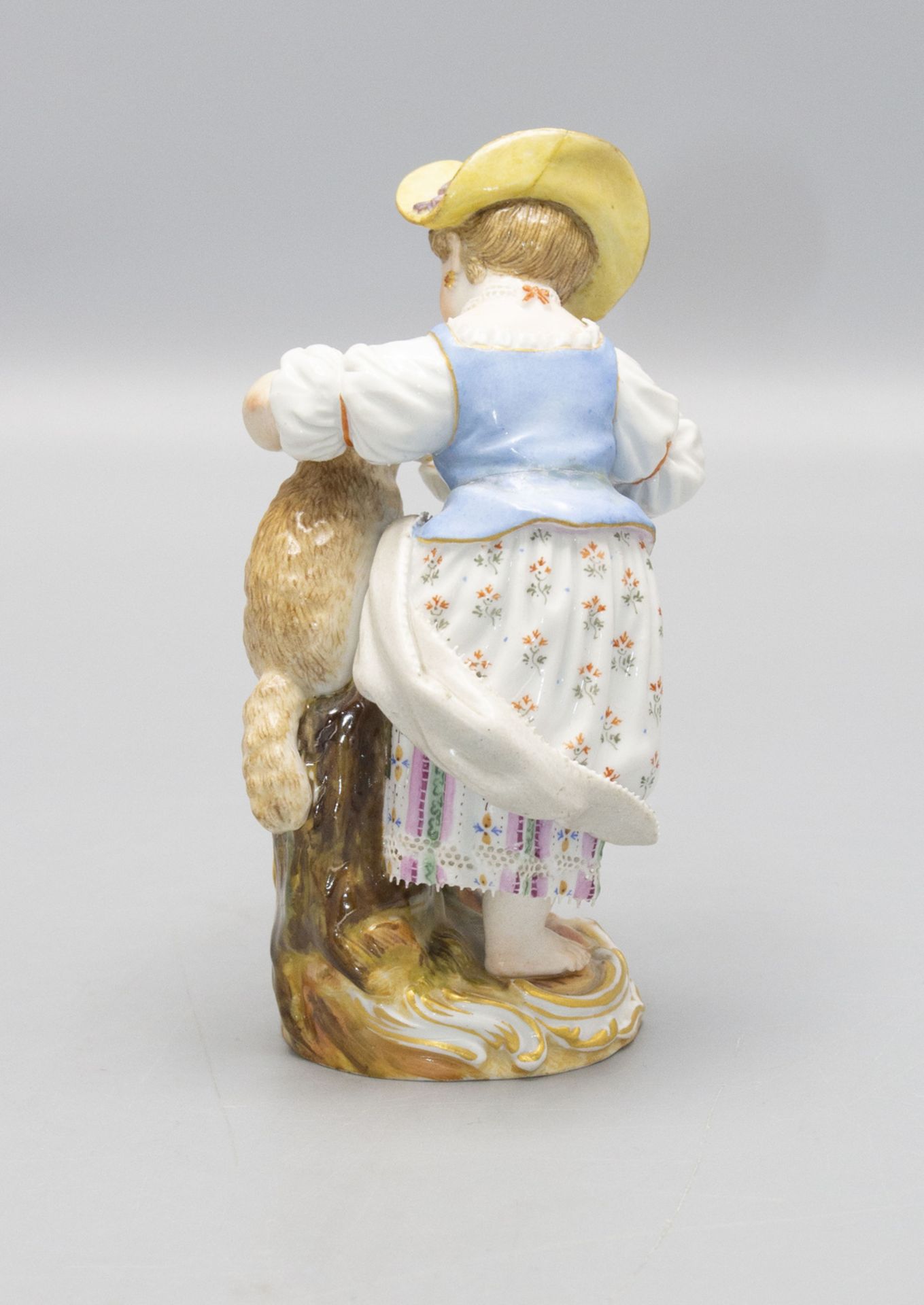 Figur 'Schäferin mit Hut und Lamm' / A figure of a shepherdess with hat and lamb, Meissen, ... - Image 3 of 5