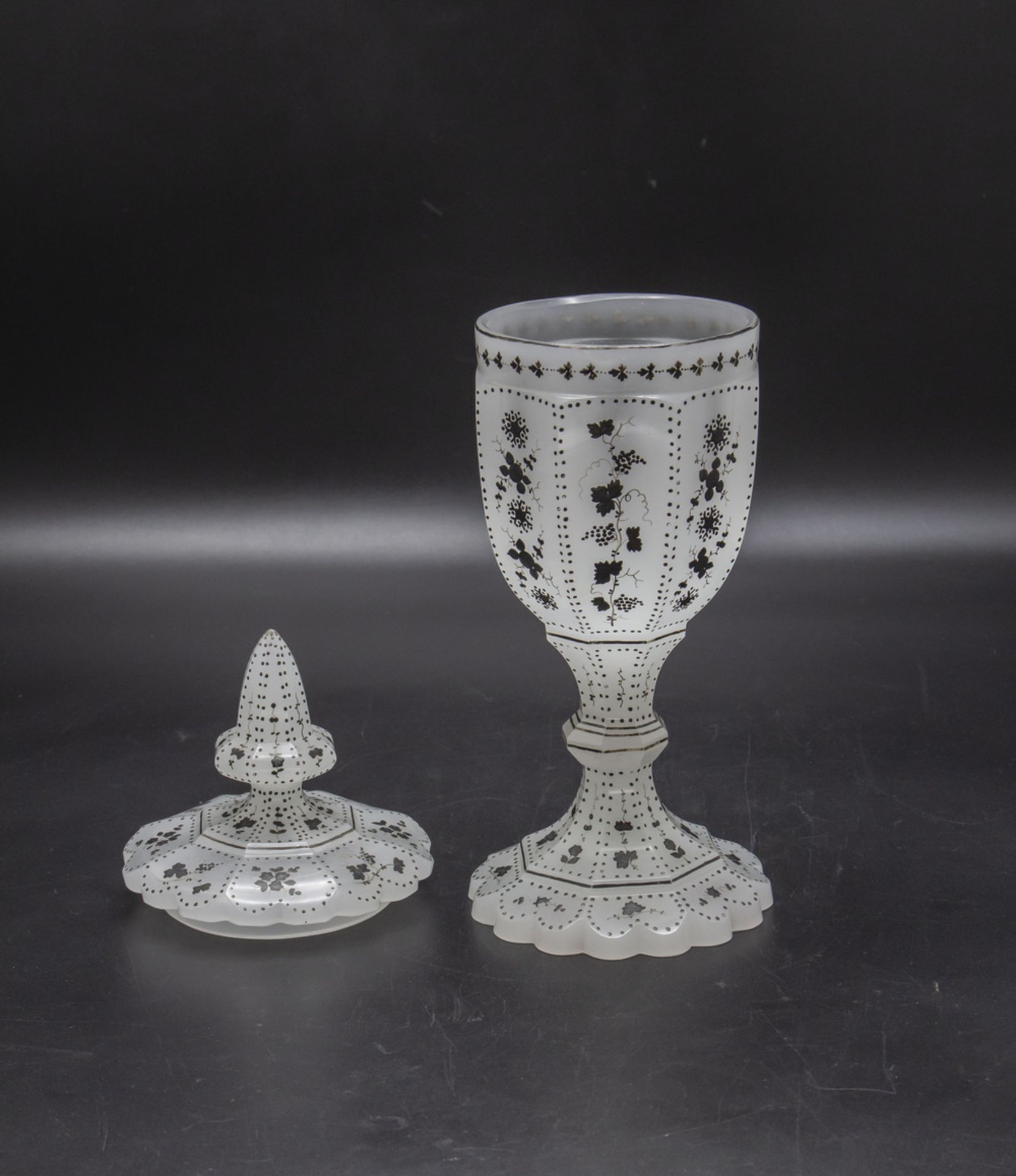 Biedermeier Deckelpokal / A Bohemian goblet, Böhmen, um 1840 - Image 2 of 3